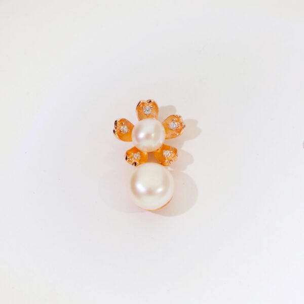 Pearlette Glow Rosegold Earring - Image 3