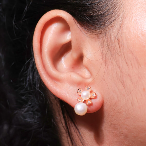 Pearlette Glow Rosegold Earring - Image 4