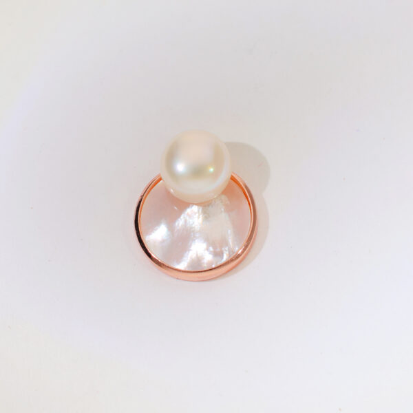 LunaShell Rosegold Earrings - Image 3