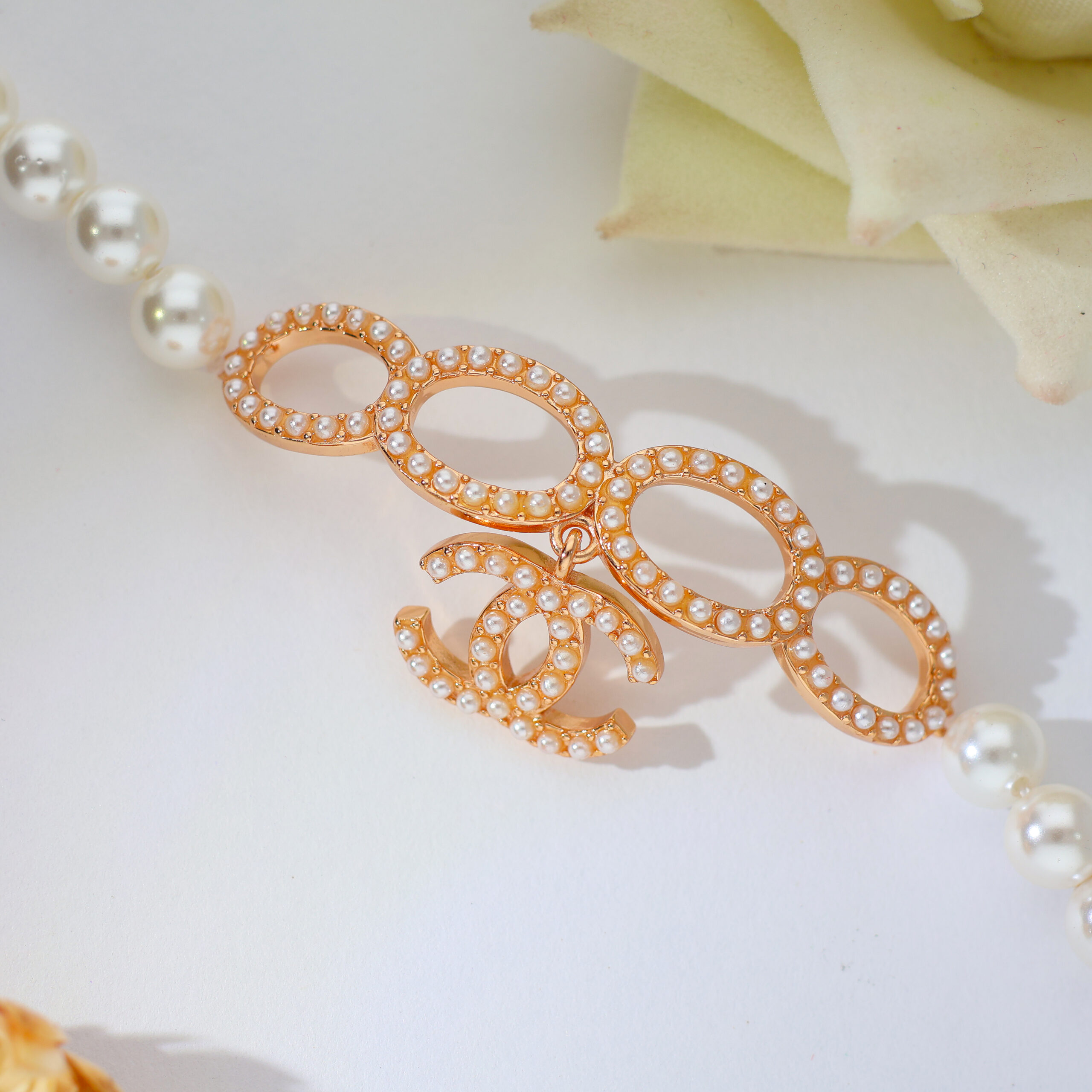 Signature Pearl Emblem rosegold bracelet - Image 6