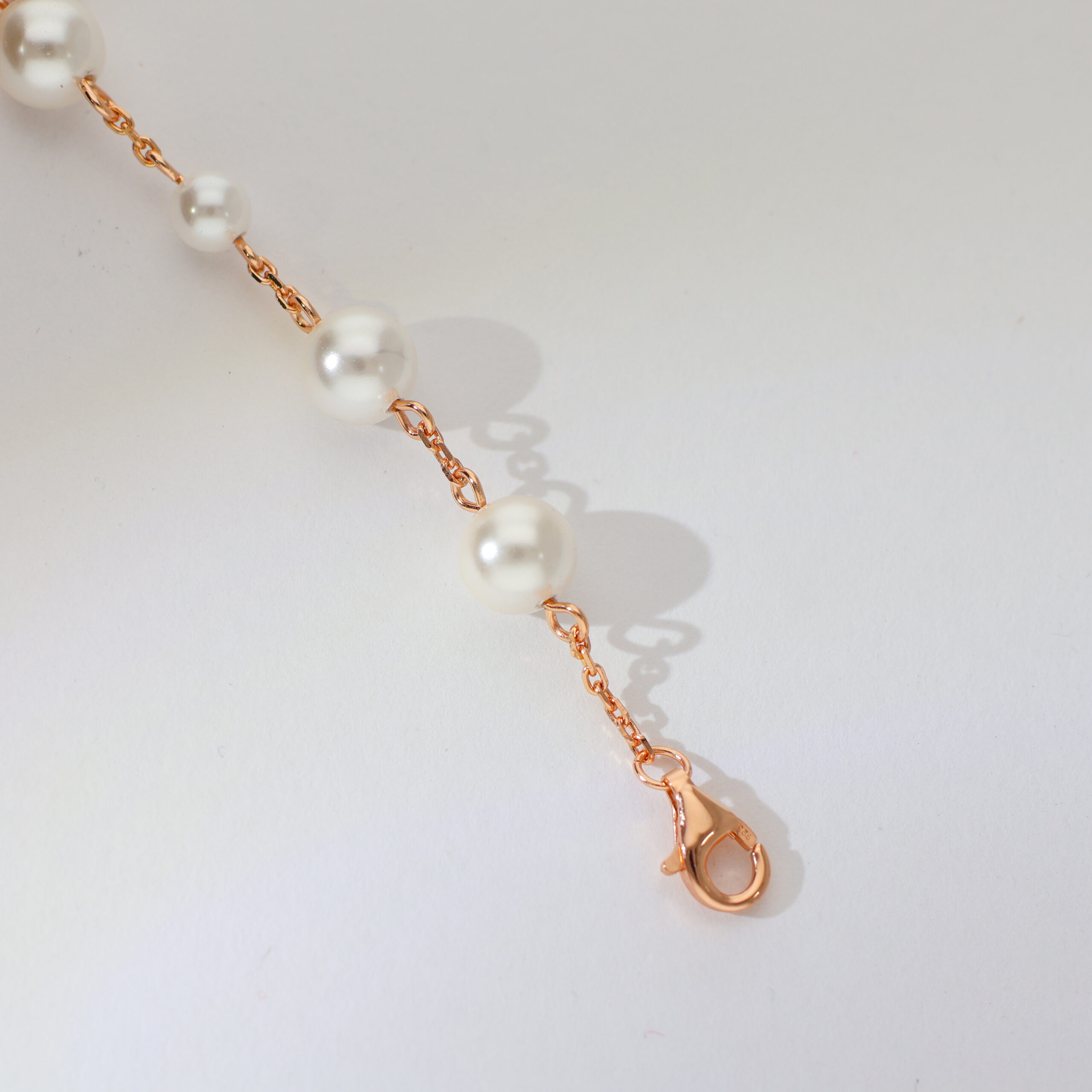 Rose Pearl Interlock rosegold bracelet - Image 3