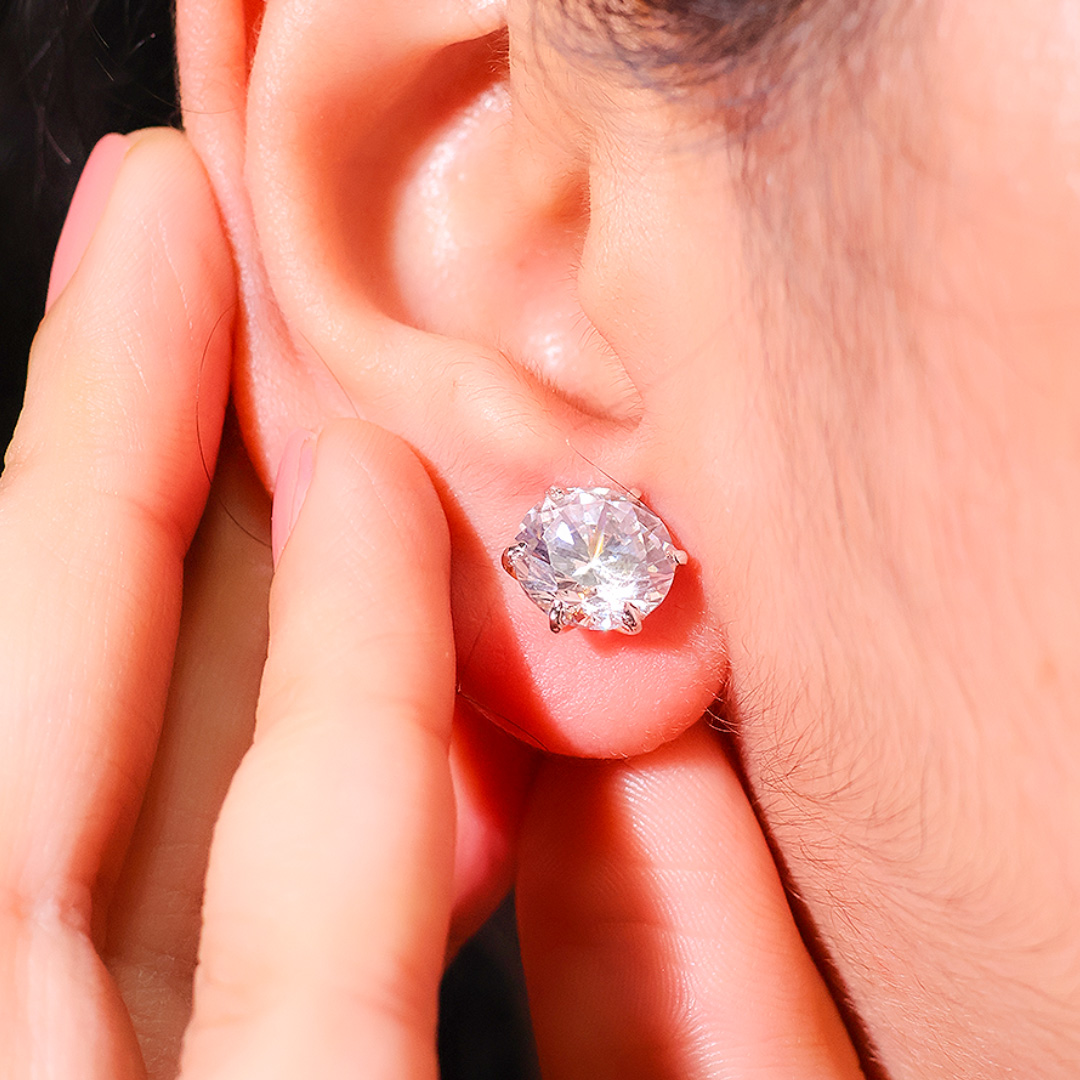 Timeless Round diamond Earring