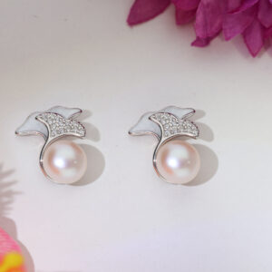 Petal Pearl Glow Earring