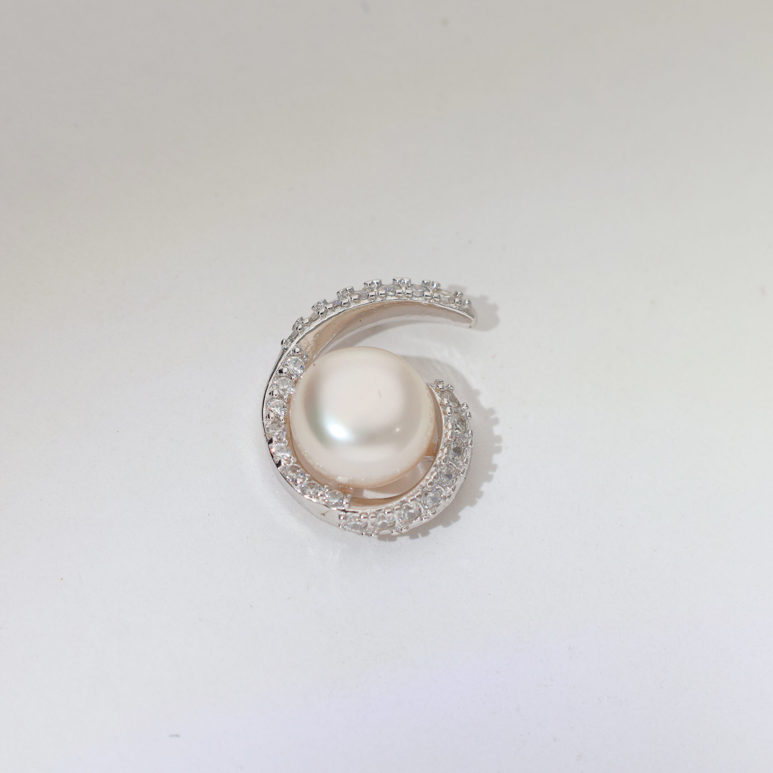 Moon Pearl Halo Earring - Image 3
