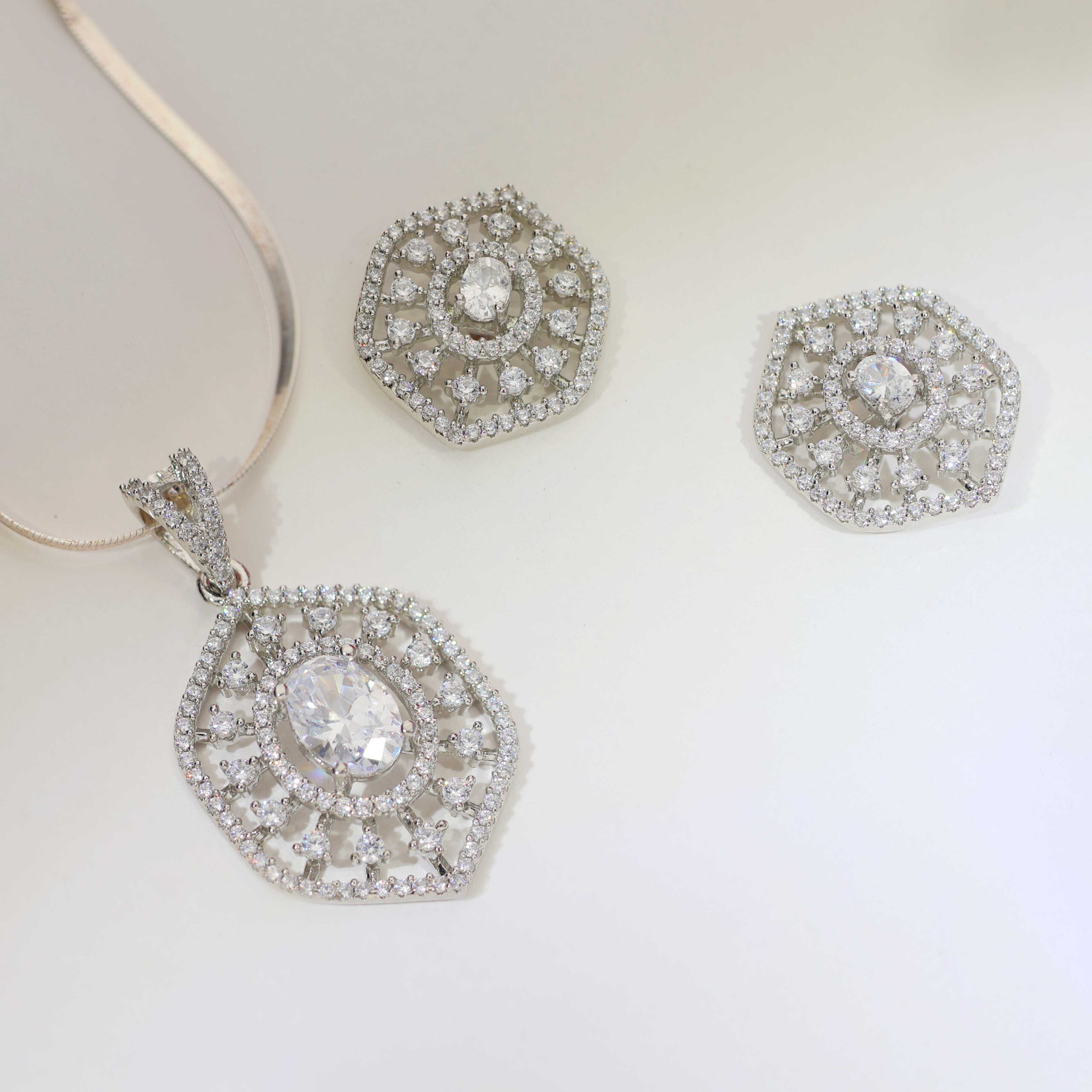 Oval Crown Pendant Set/ Without Chain - Image 2