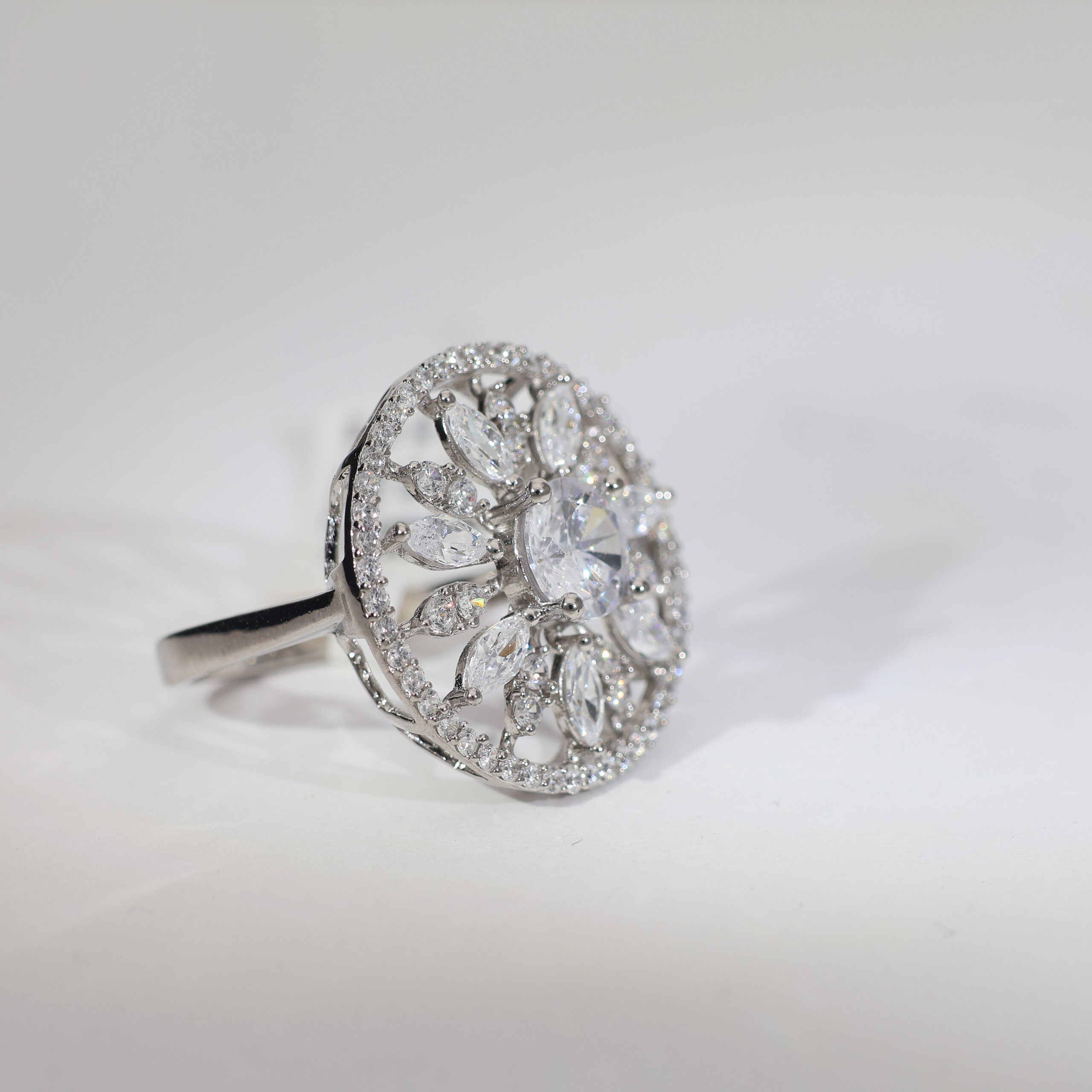 Daisy Wheel Sparkle ladies ring - Image 4