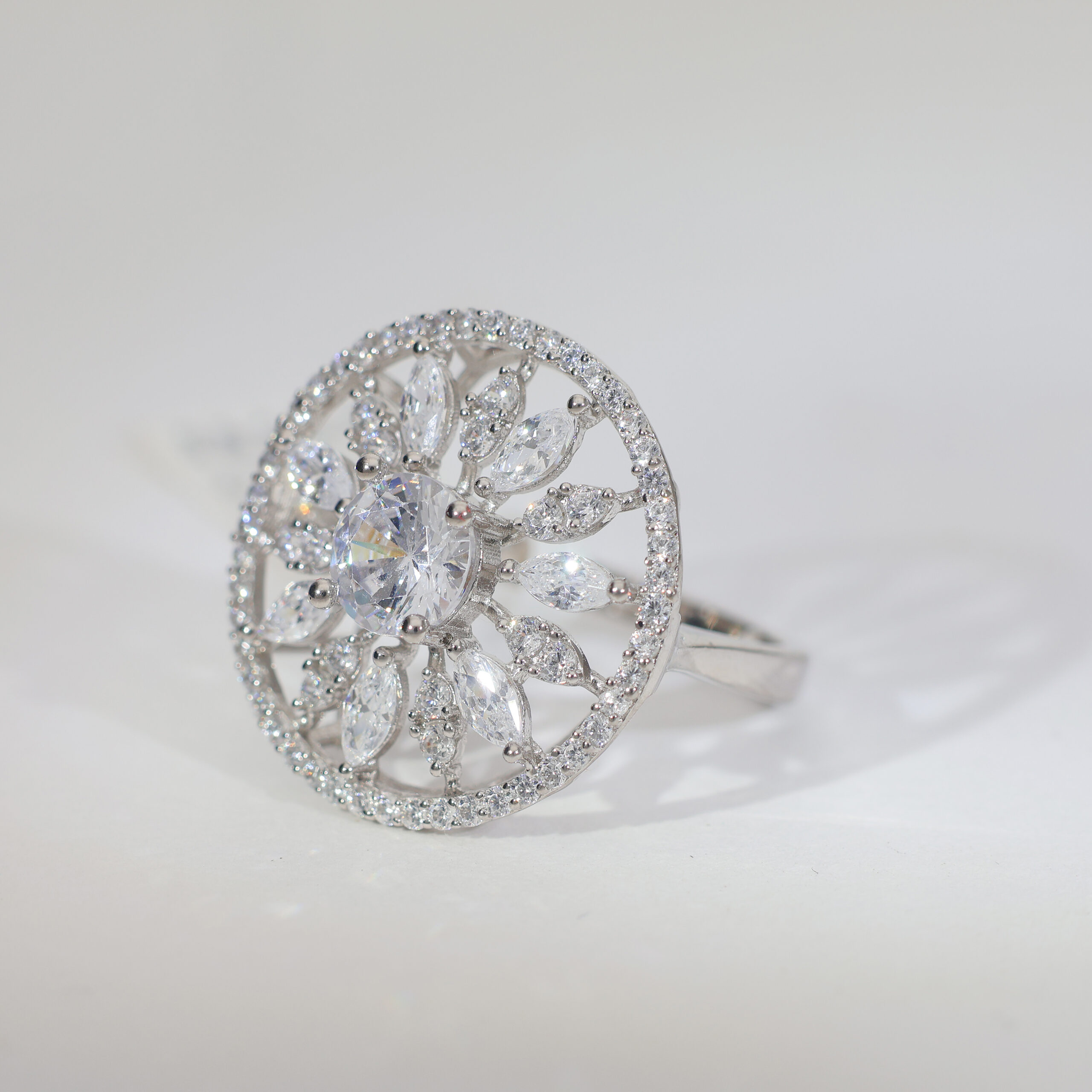 Daisy Wheel Sparkle ladies ring - Image 5