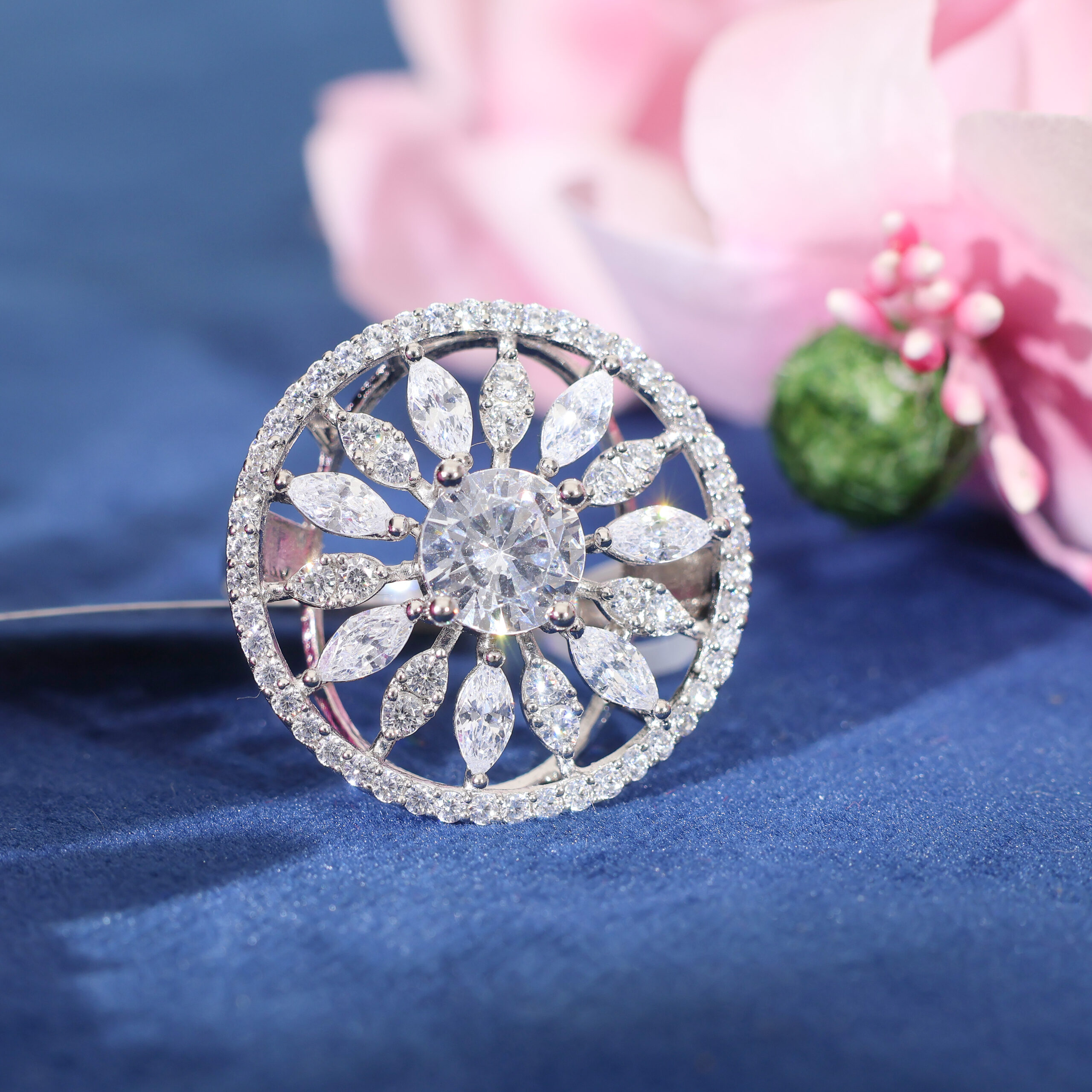 Daisy Wheel Sparkle ladies ring - Image 6