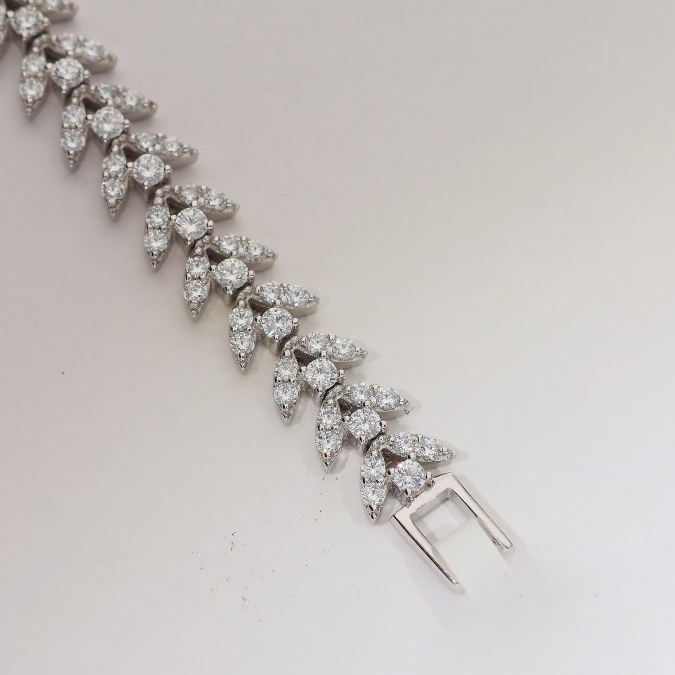 Frosted Petal Line Girlish Bracelet - Image 4