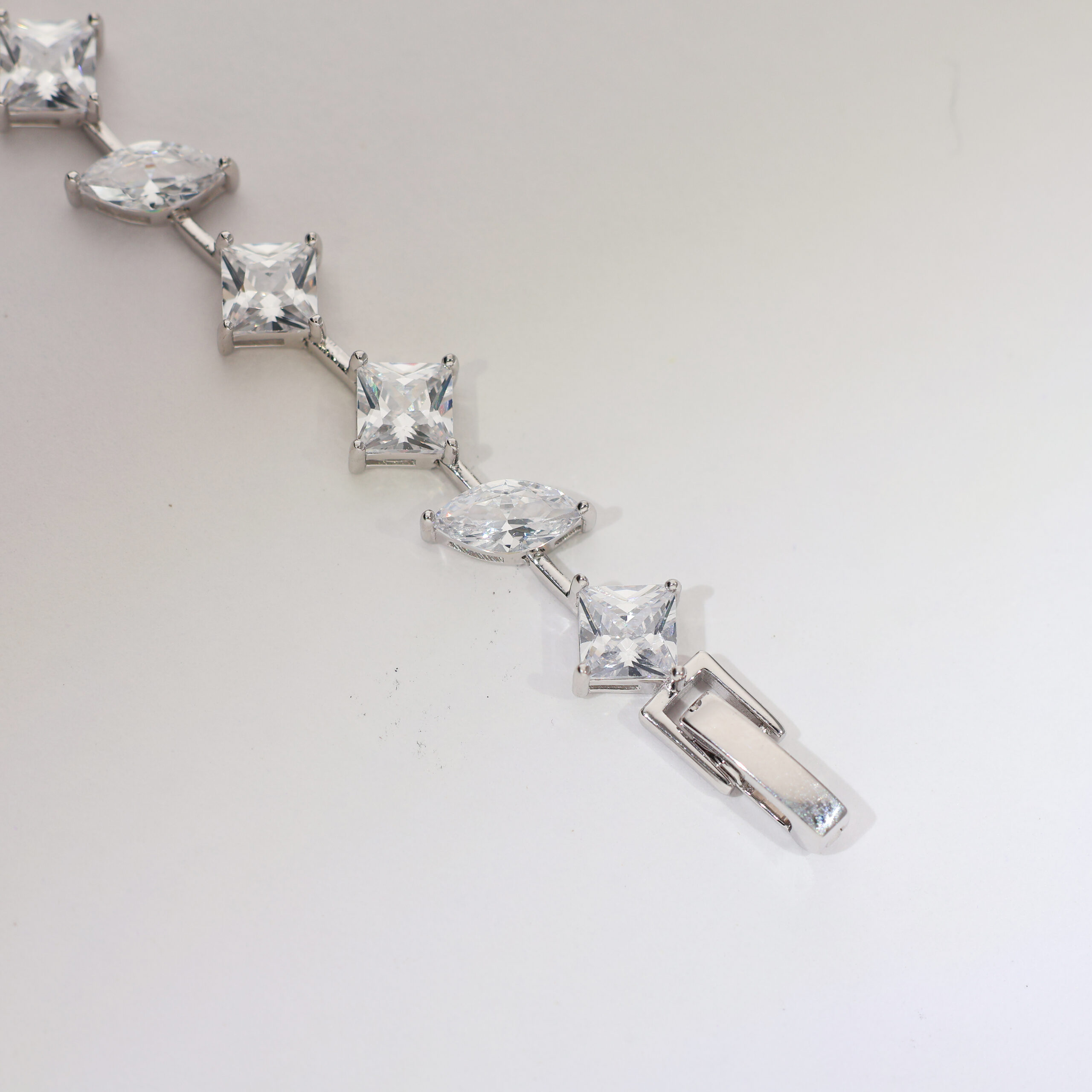 Princess & Leaf Shine Girlish Bracelet - Image 4
