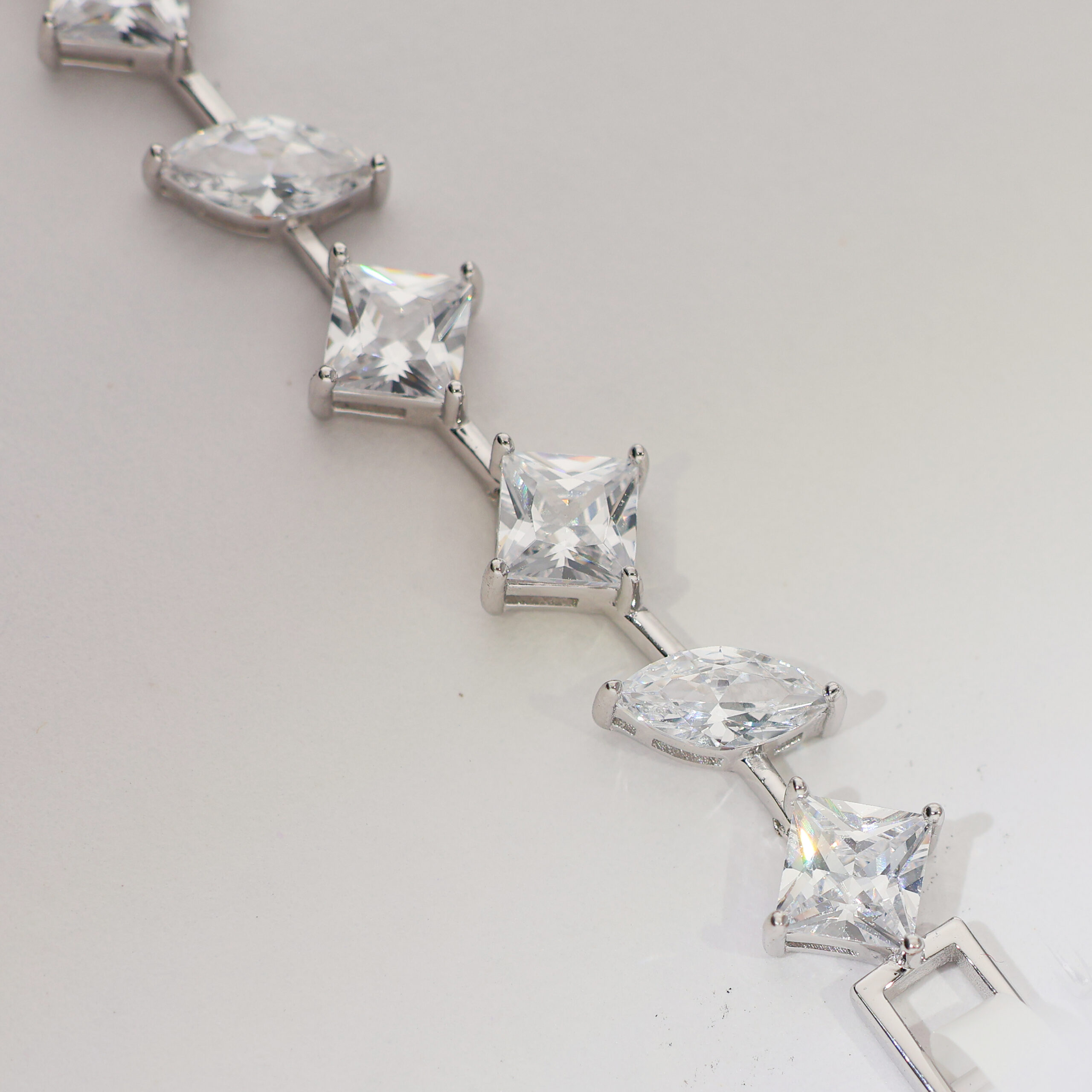 Princess & Leaf Shine Girlish Bracelet - Image 3