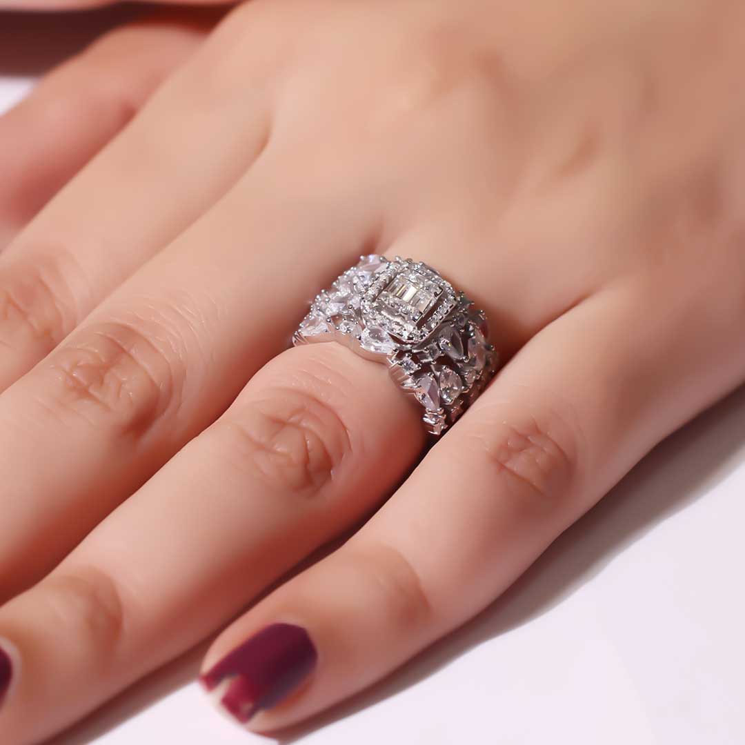 Classic Baguette Center Ladies Ring