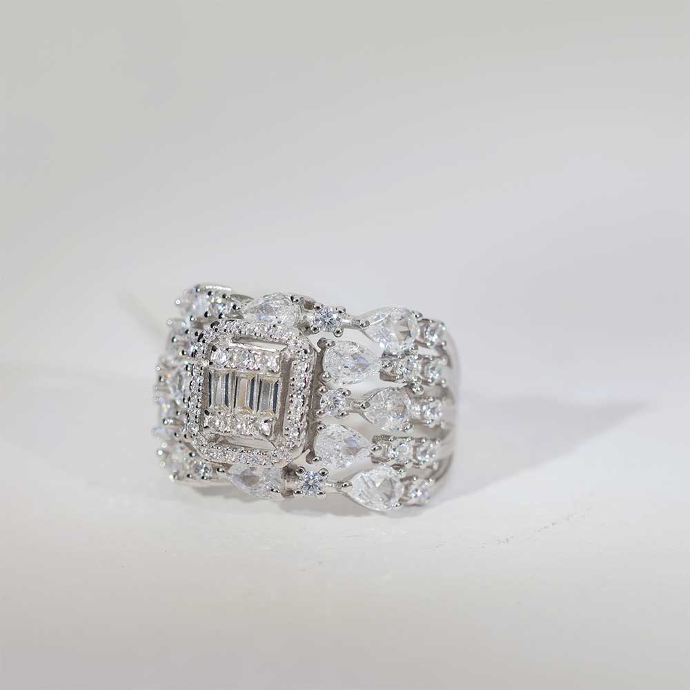 Classic Baguette Center Ladies Ring - Image 5