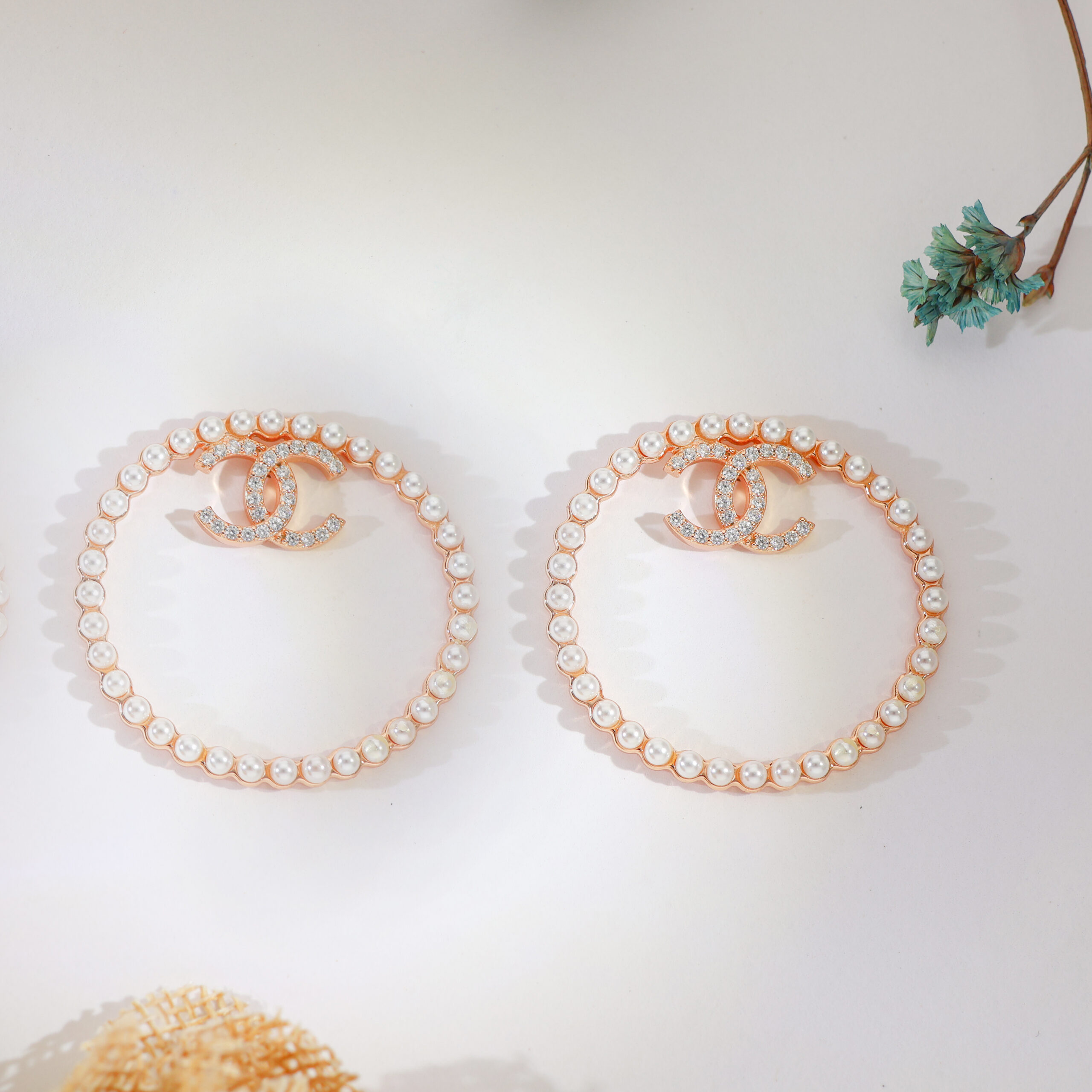 Classic Pearl Circle Rosegold Earrings - Image 4