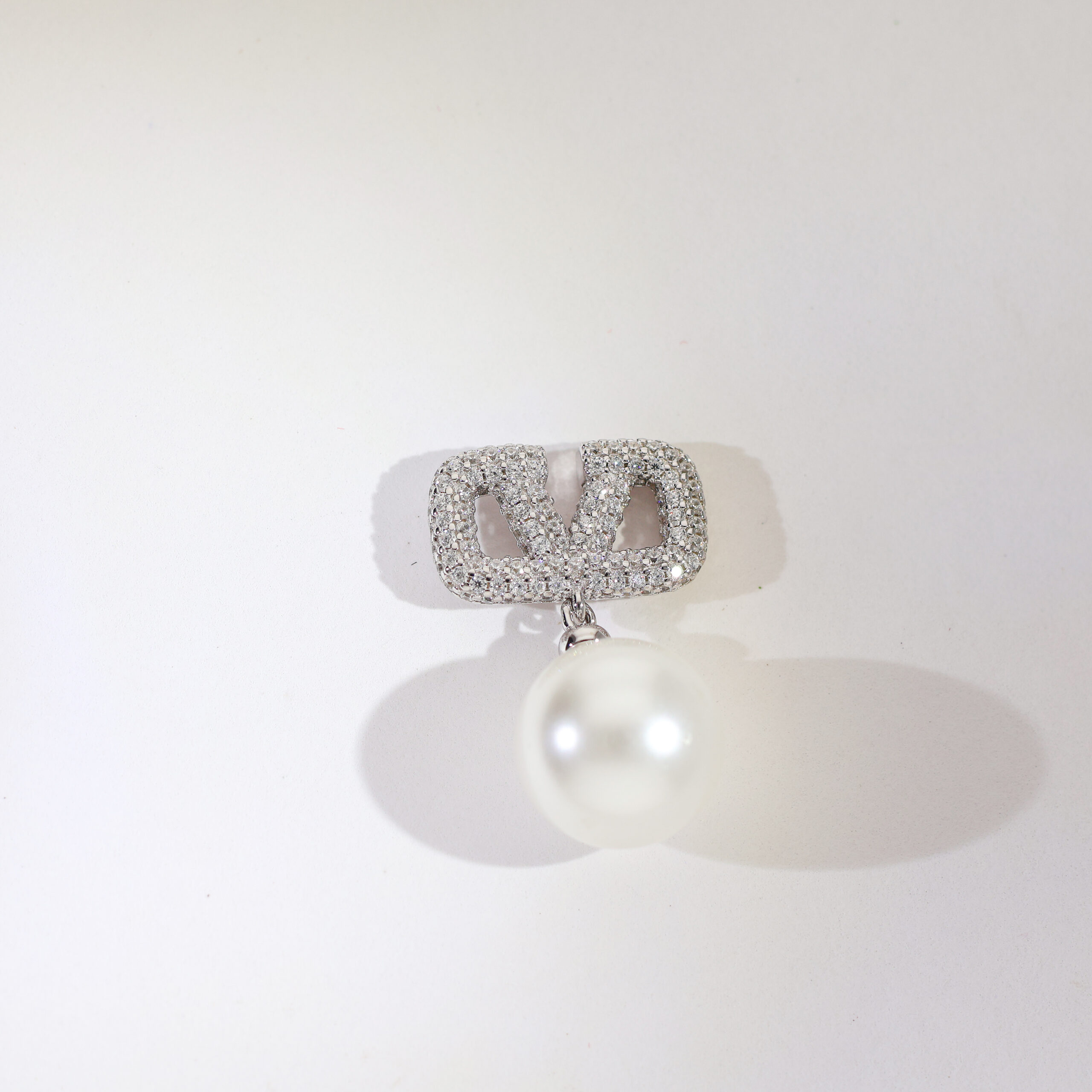 Classic Pearl Dangle Silver Earrings - Image 3