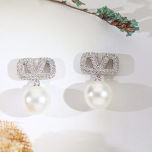 Classic Pearl Dangle Silver Earrings