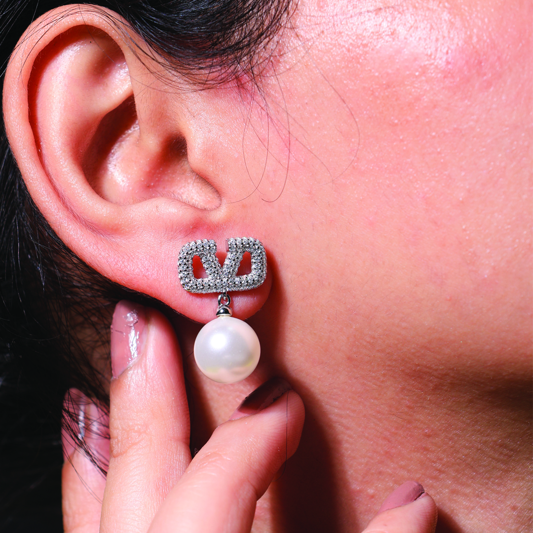 Classic Pearl Dangle Silver Earrings - Image 5