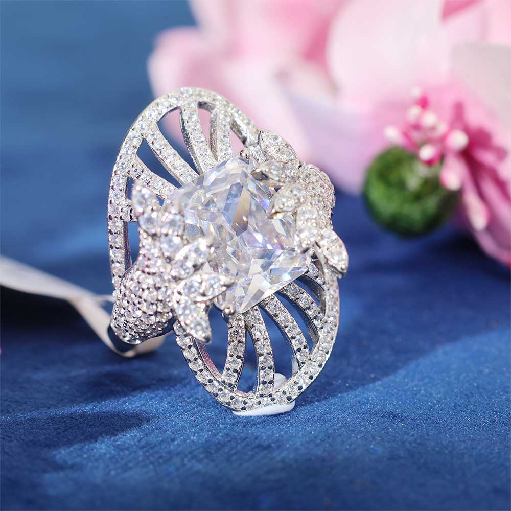 Radiant Fan Halo Ladies Ring - Image 5