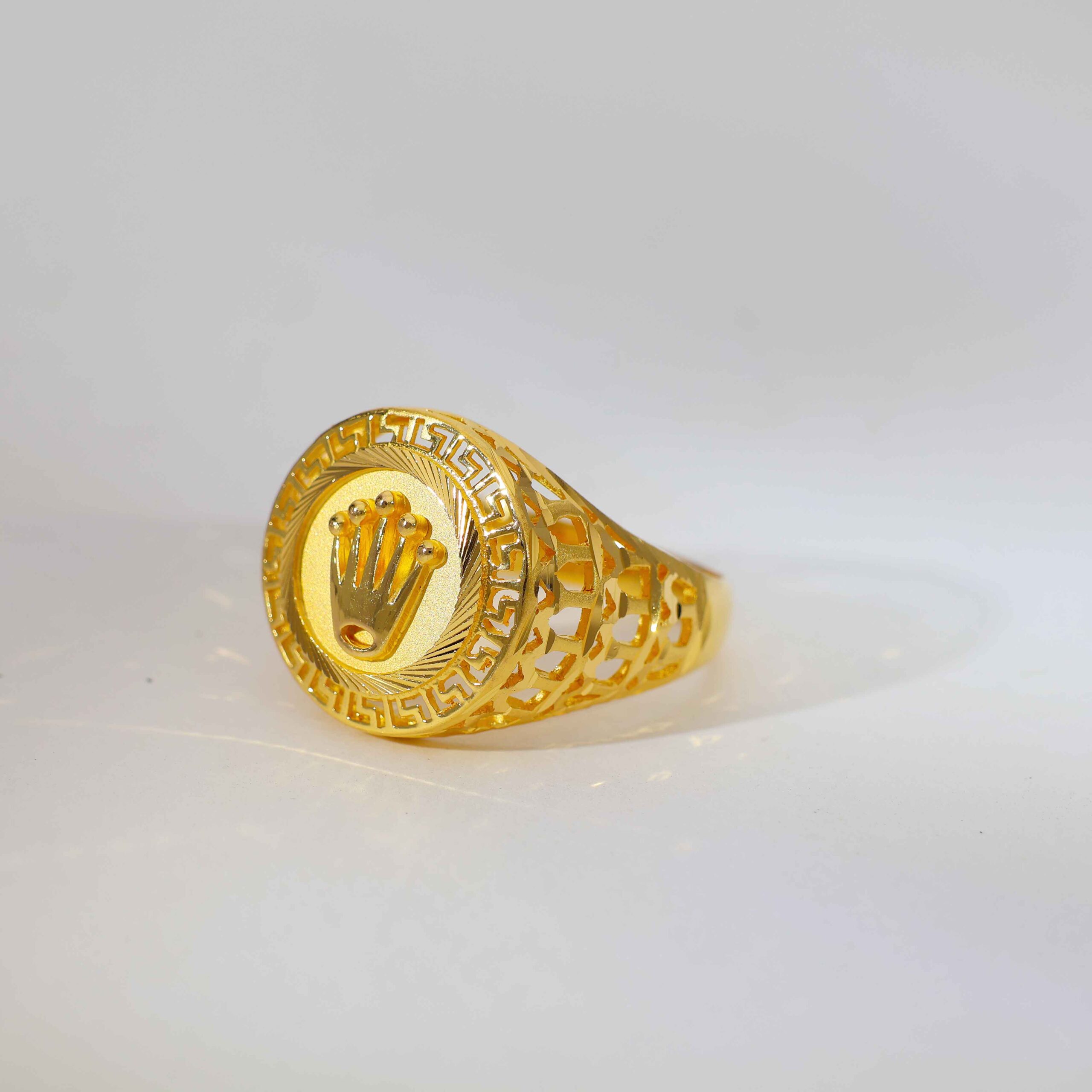 Classic Crown Gents Gold Ring - Image 3