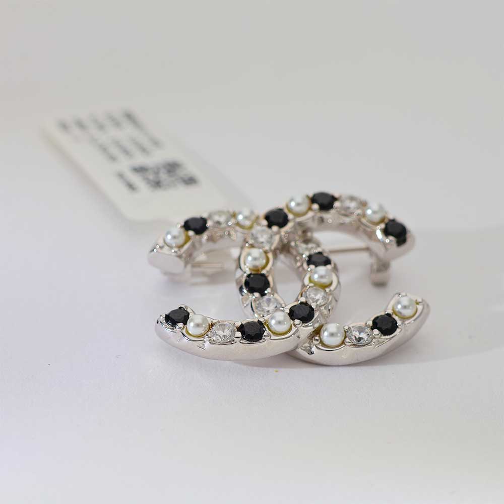 Luxe Logo Pearl Silver Broches - Image 5