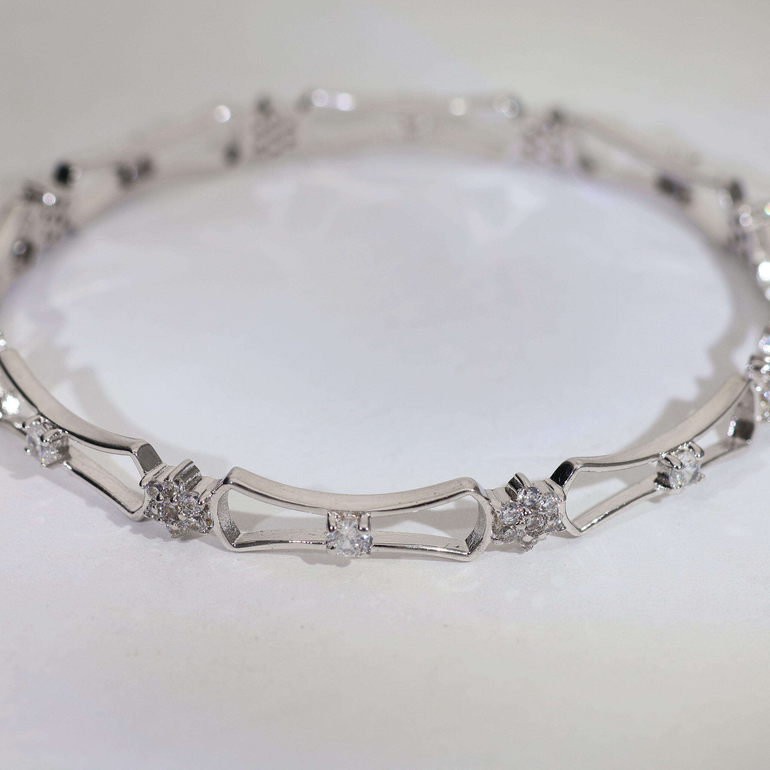 BowLink Glow Ladies Bangles - Image 4