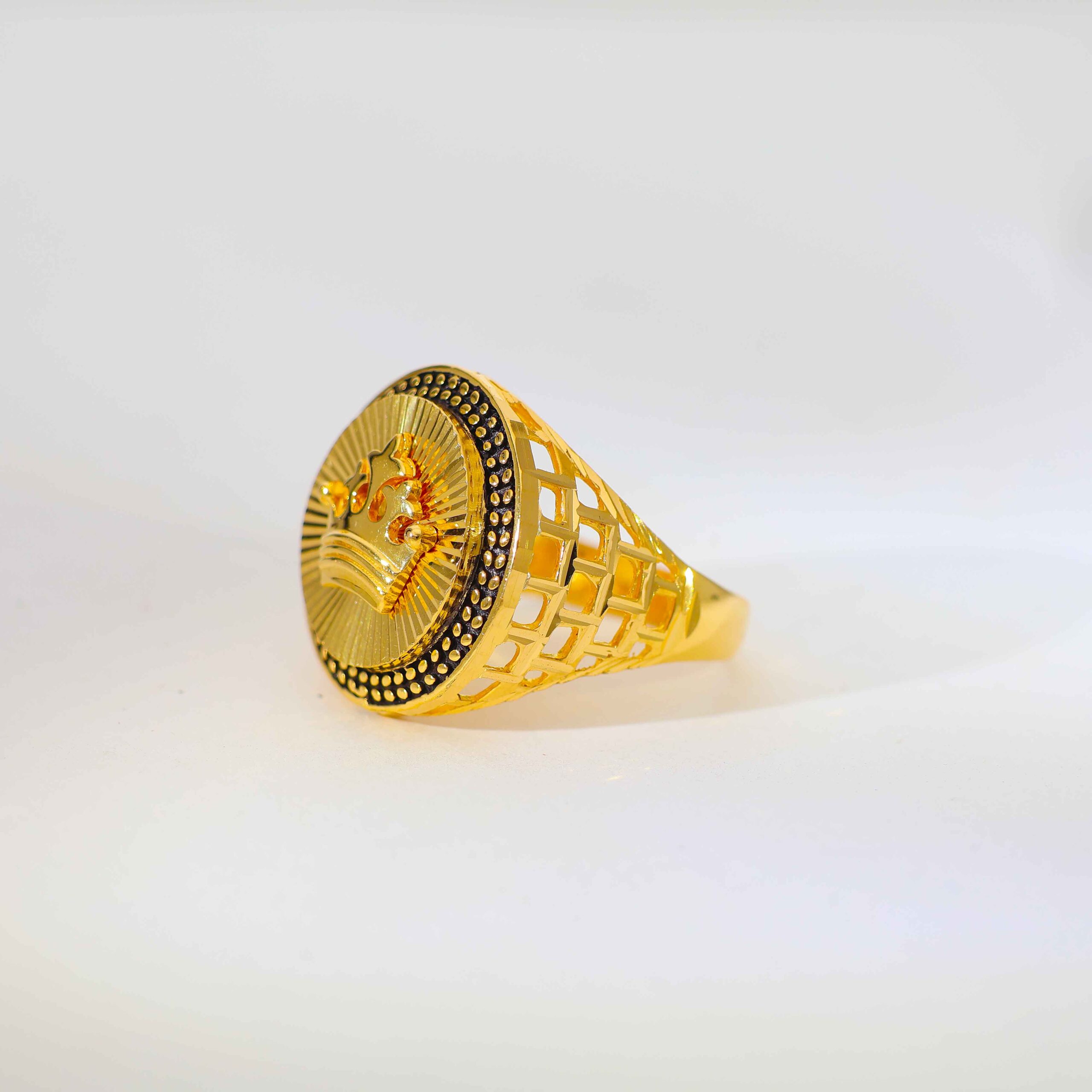 Regal Medusa Gents Gold Ring - Image 3