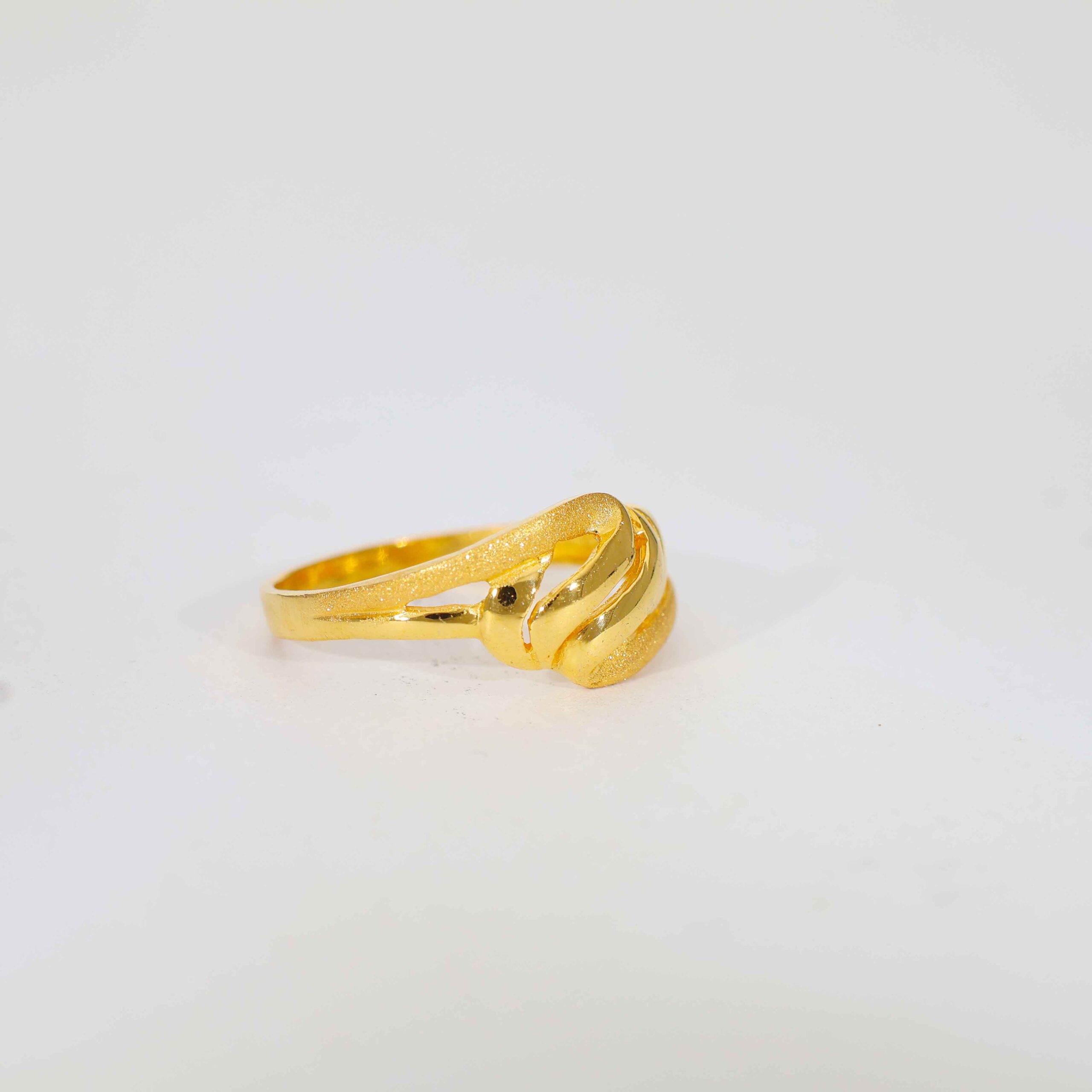 Golden Wave Twist Ladies Ring - Image 2