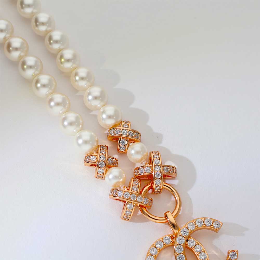 Luxe Pearl Embrace Necklace - Image 4
