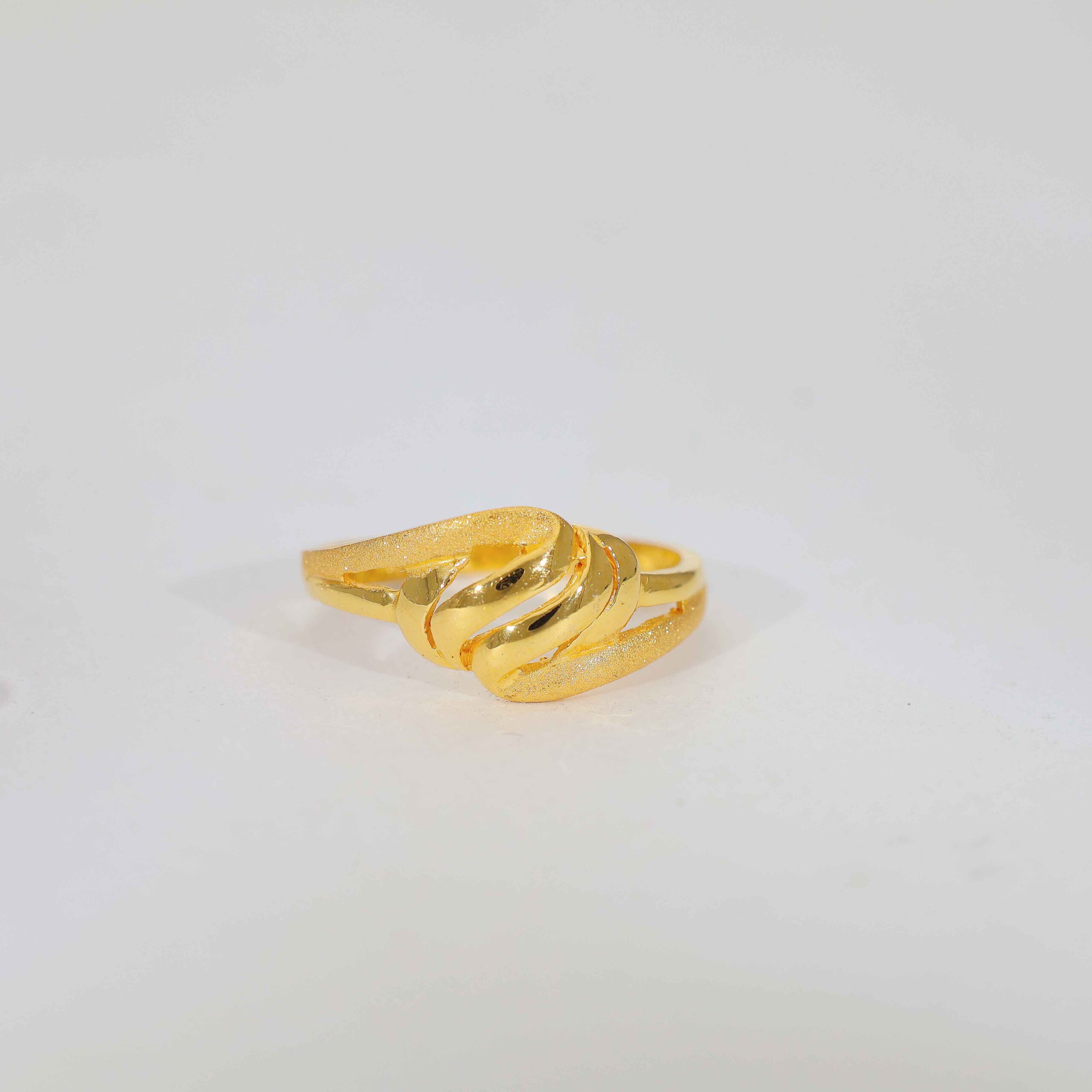 Golden Wave Twist Ladies Ring