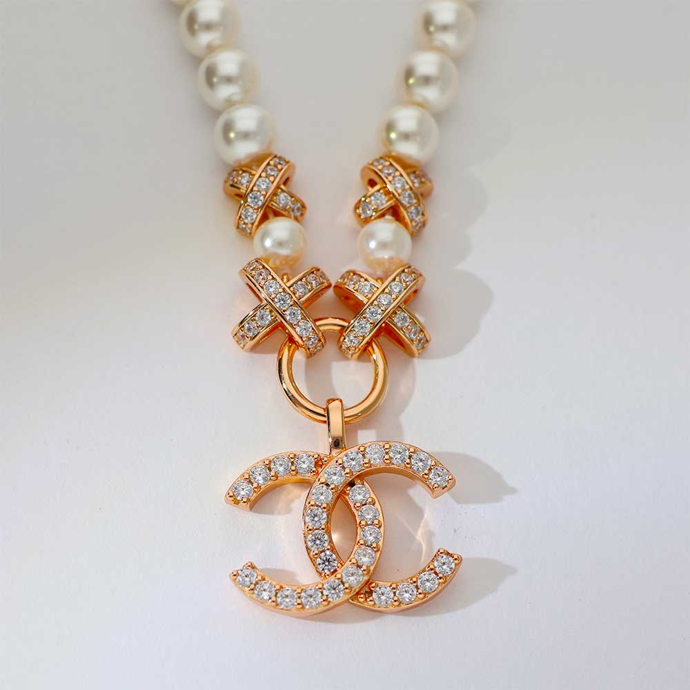 Luxe Pearl Embrace Necklace - Image 2