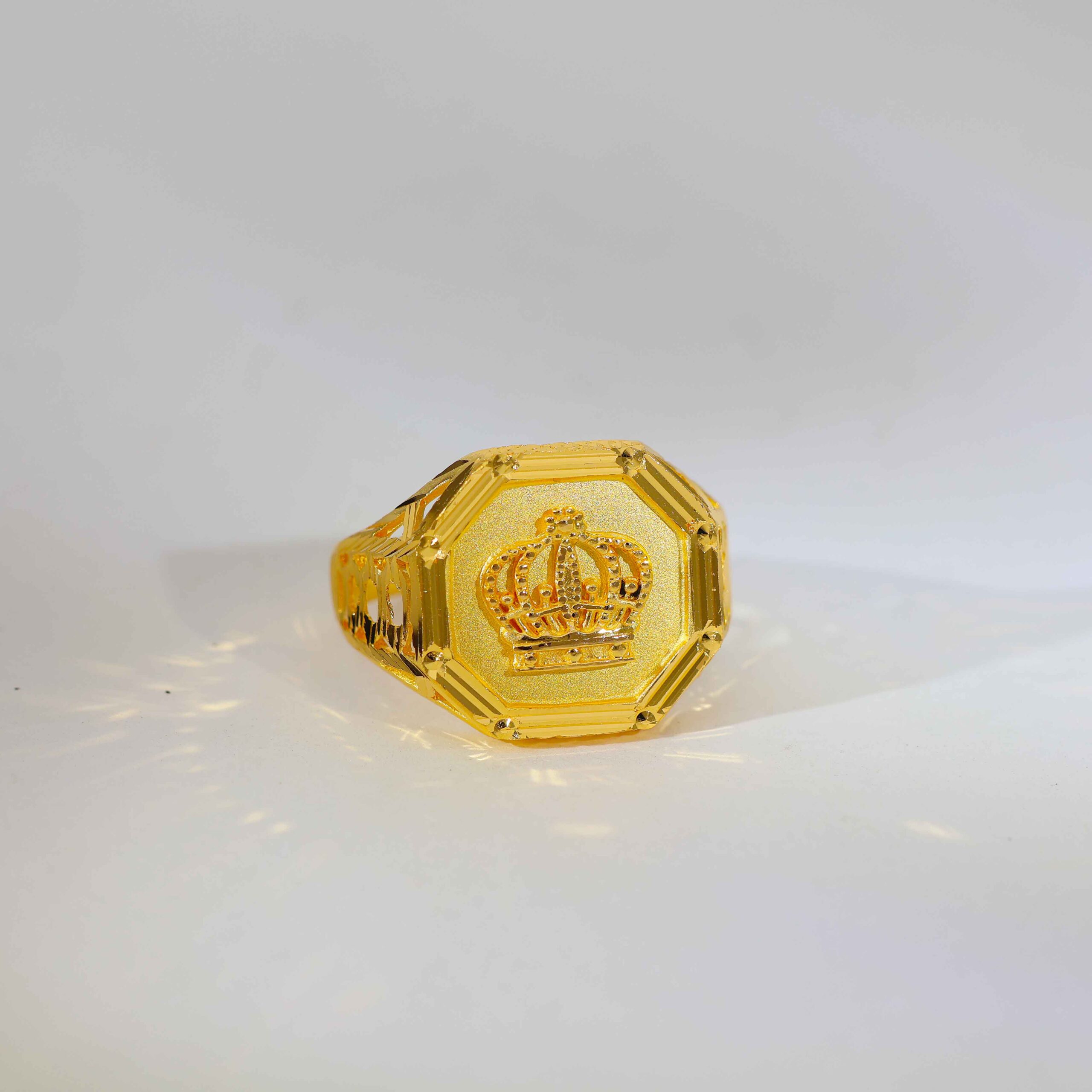 Royal Crown gents gold ring - Image 5