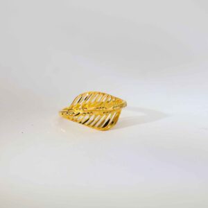 Shimmer Leaf Ladies Gold Ring