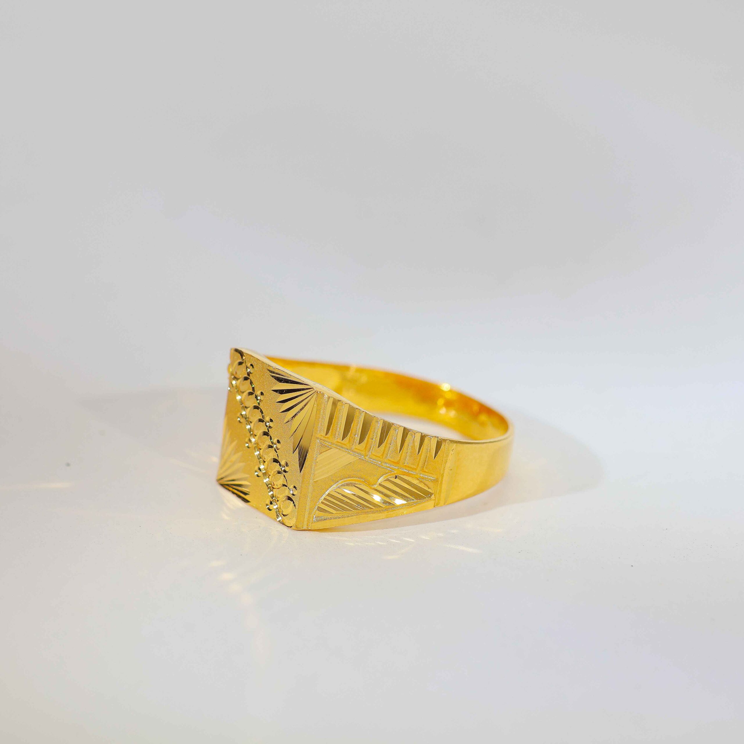 Saffron Panel gents gold ring - Image 4