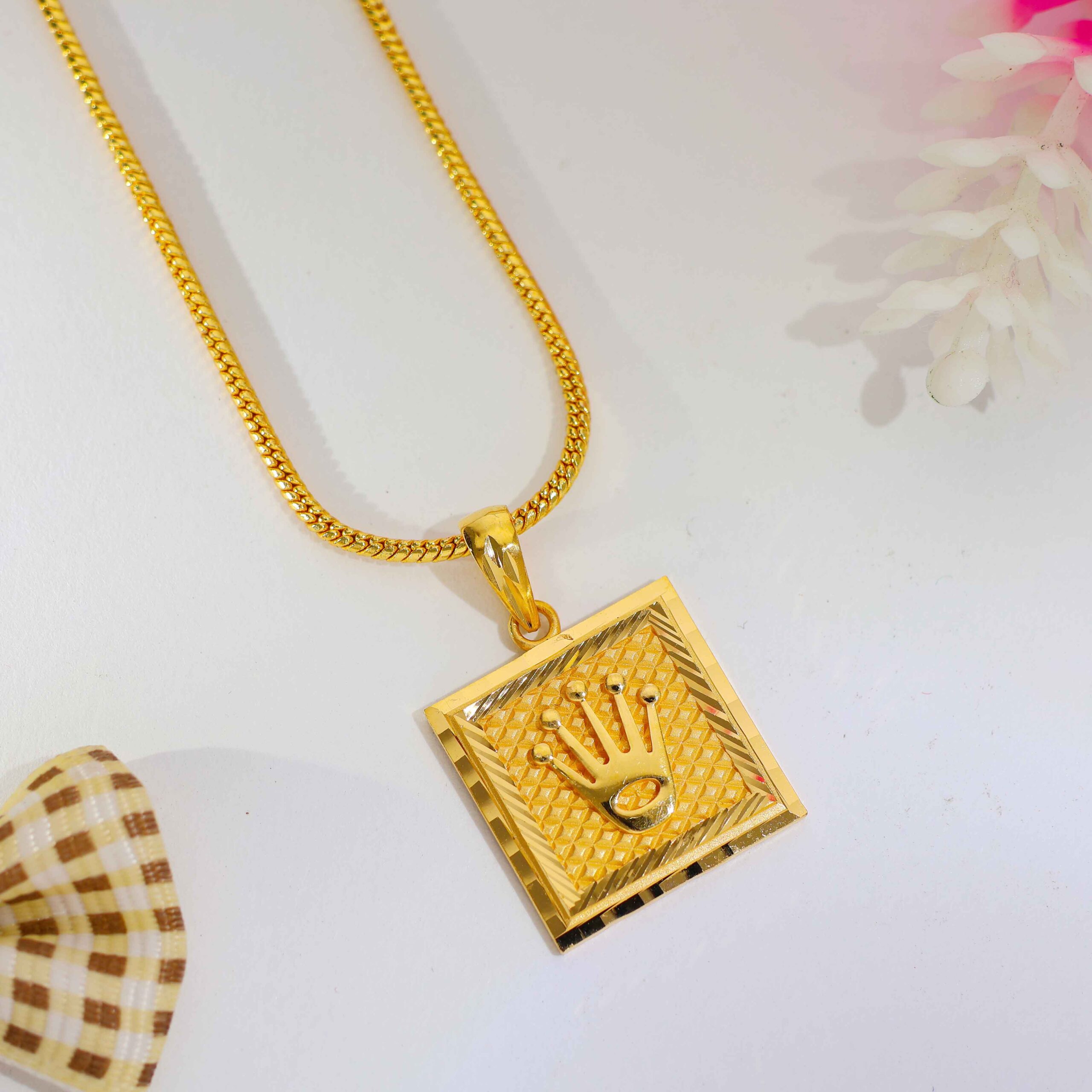 Royal Crown Gents Gold Pendant - Image 3