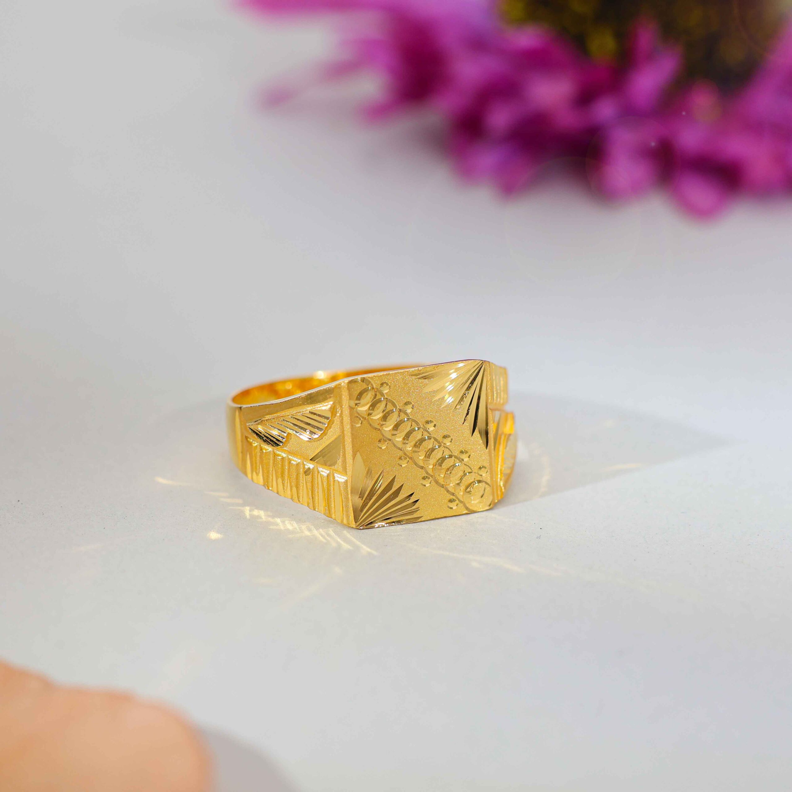 Saffron Panel gents gold ring - Image 5