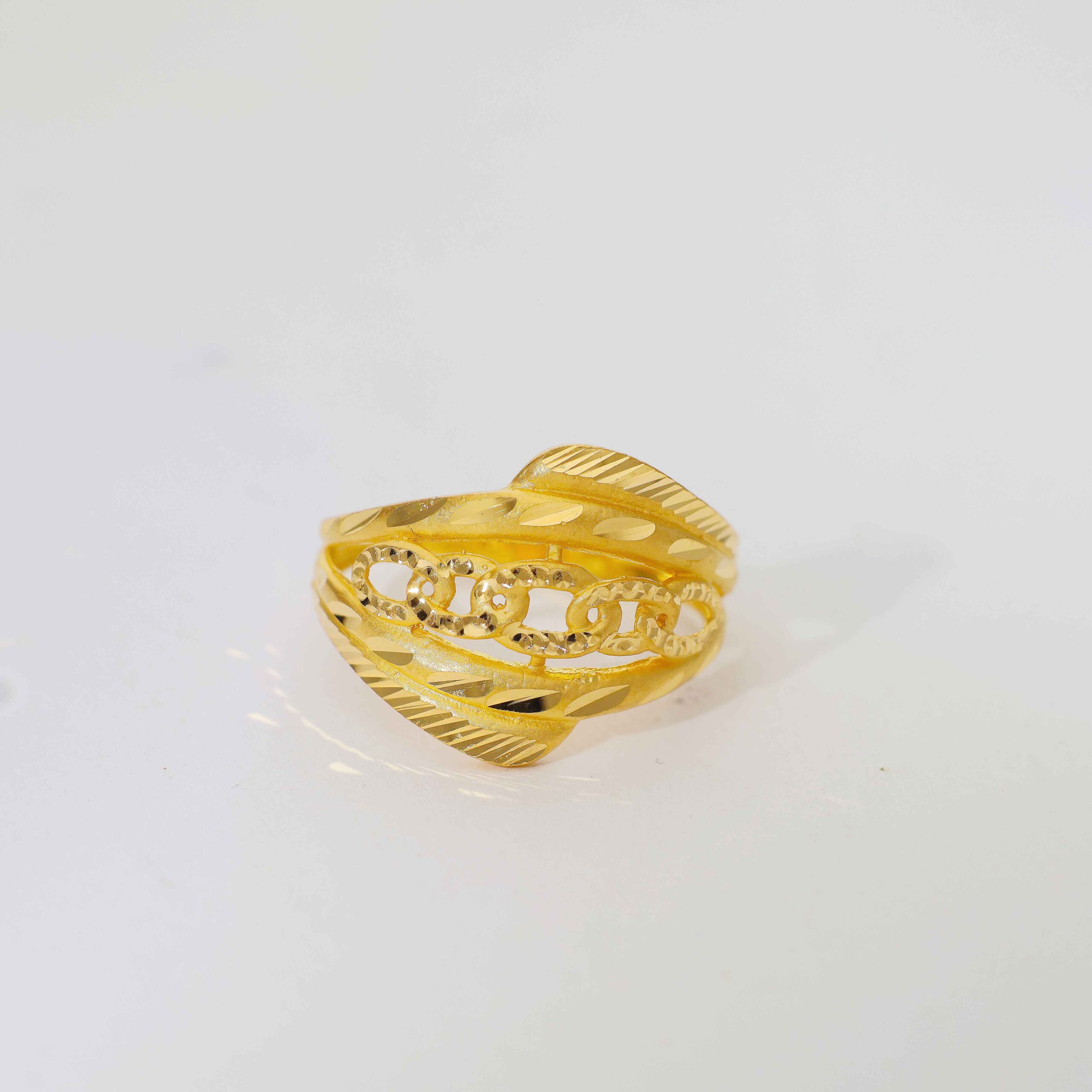 Gentle Loop Ladies Gold Ring