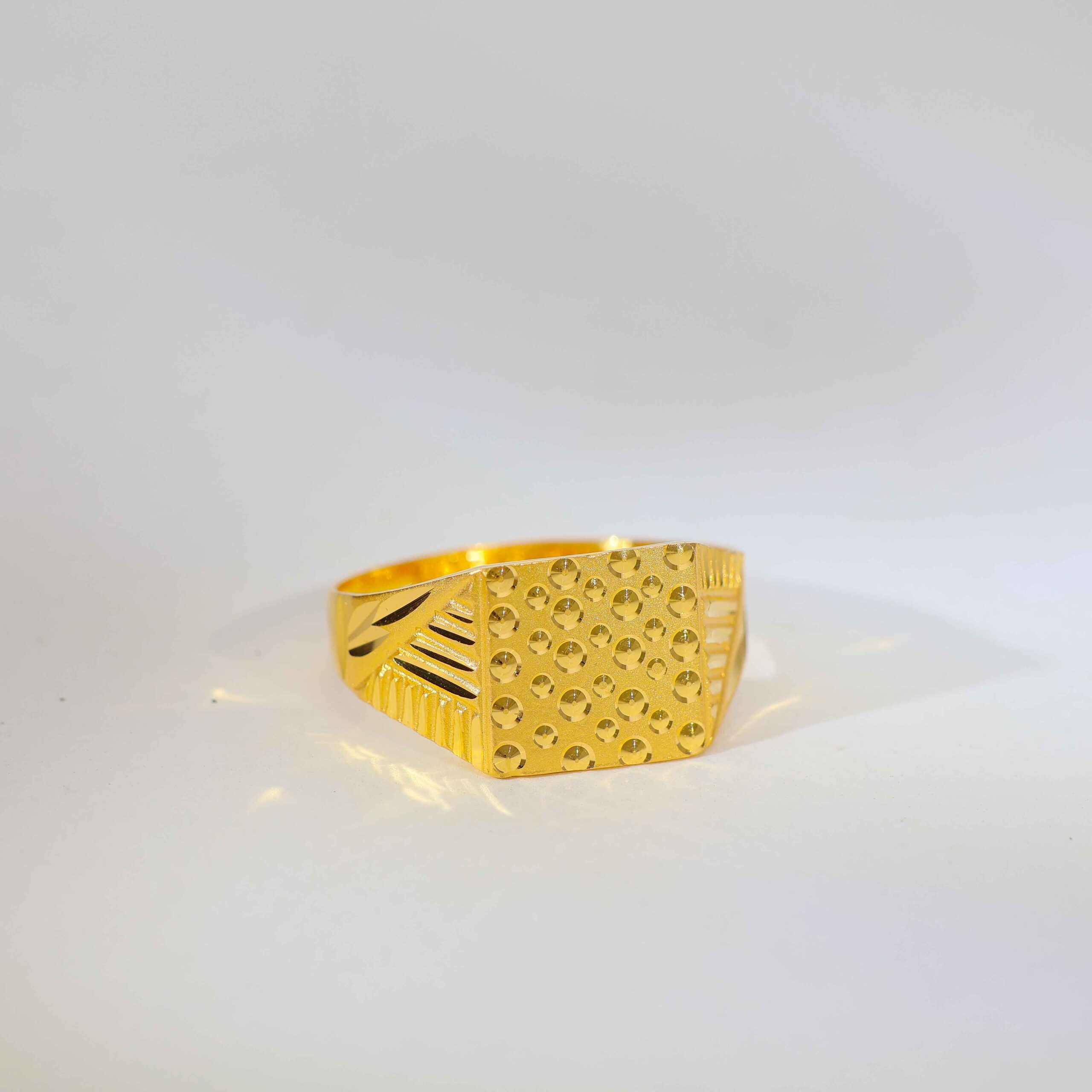 Dotted Diamond gents gold ring - Image 2