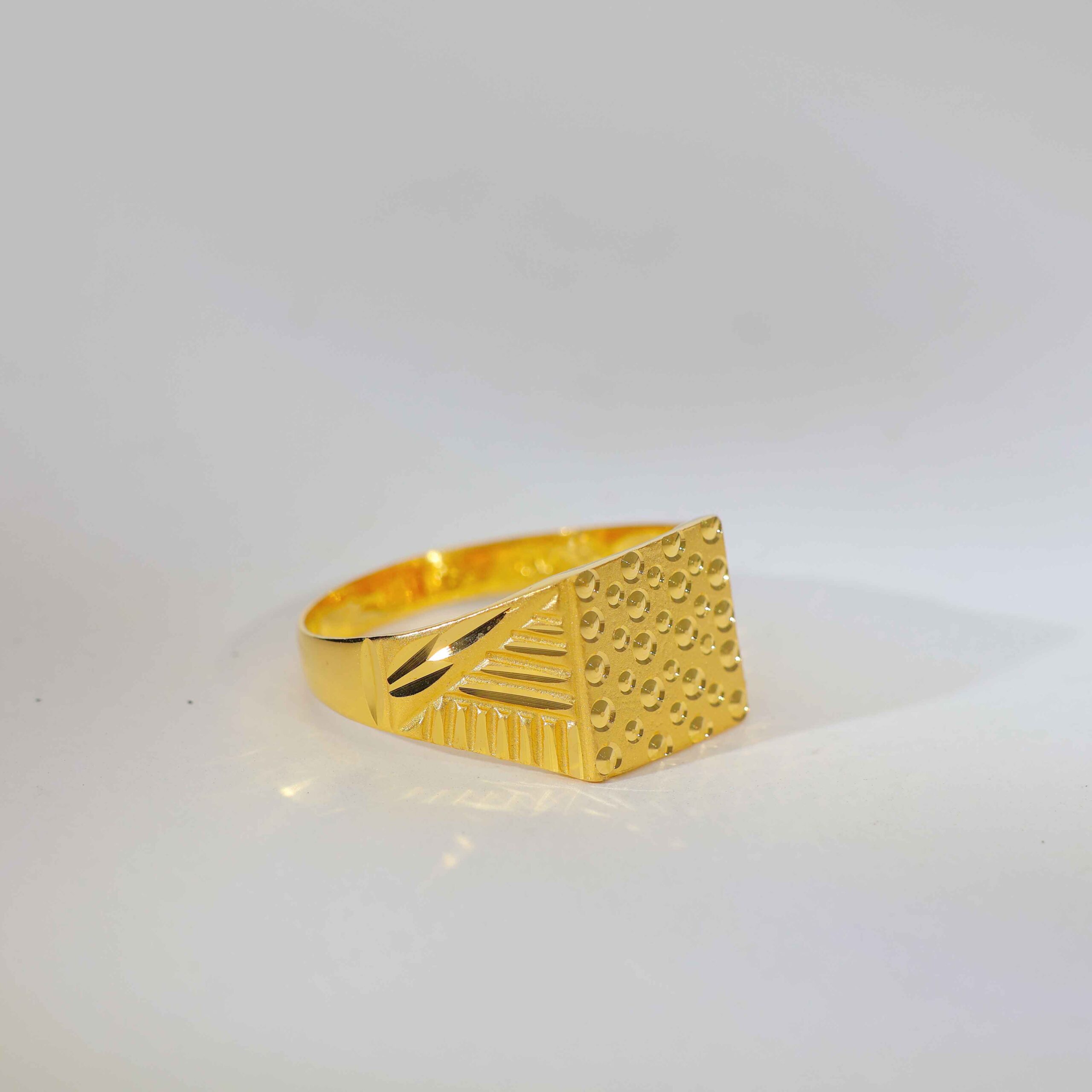 Dotted Diamond gents gold ring - Image 3