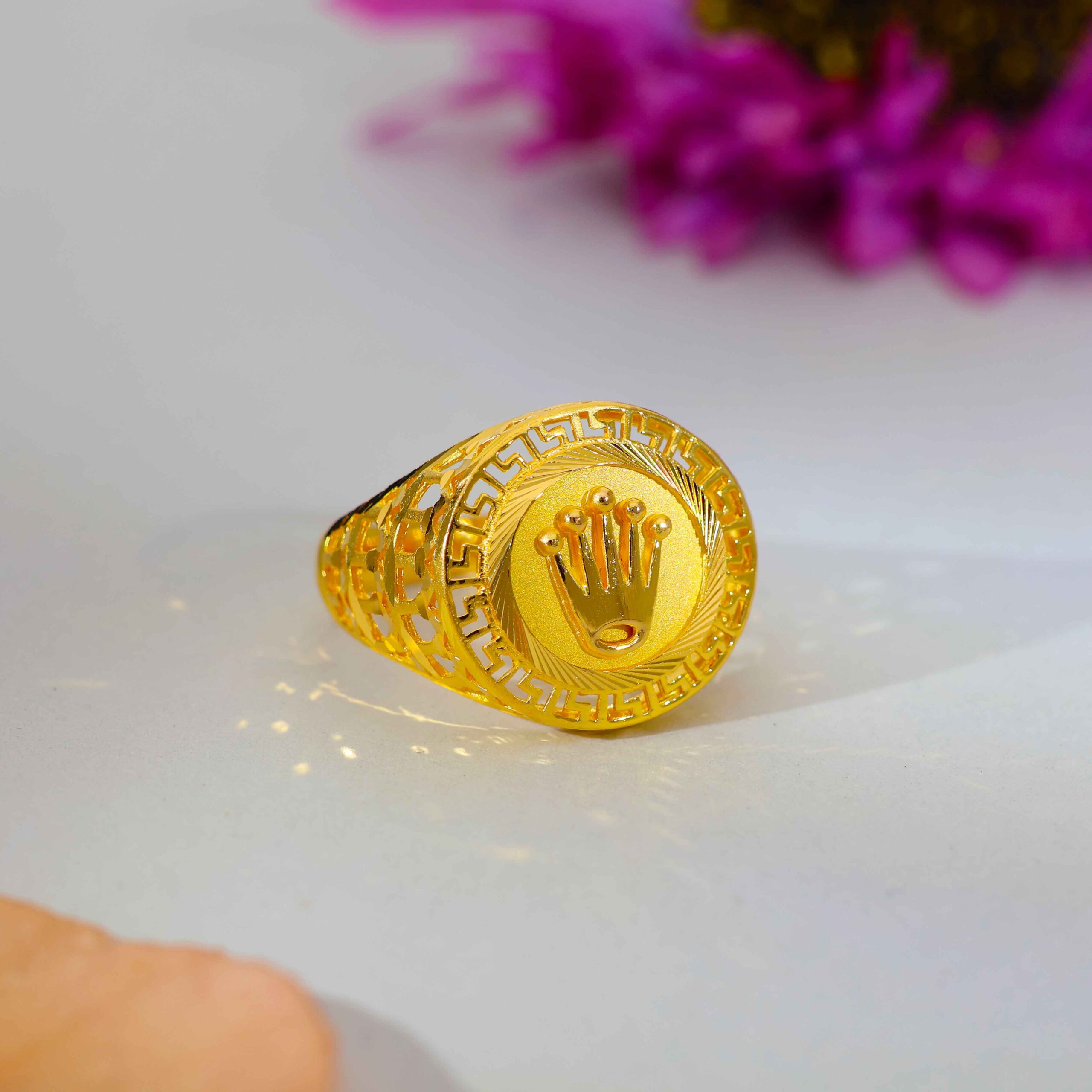 Classic Crown Gents Gold Ring - Image 4