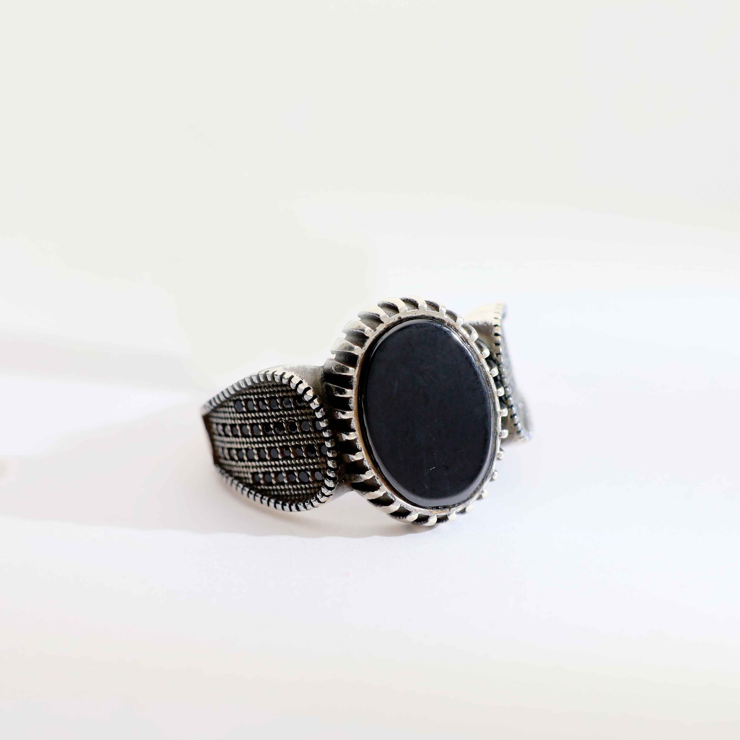 Antique Shield Black Gents Ring - Image 3