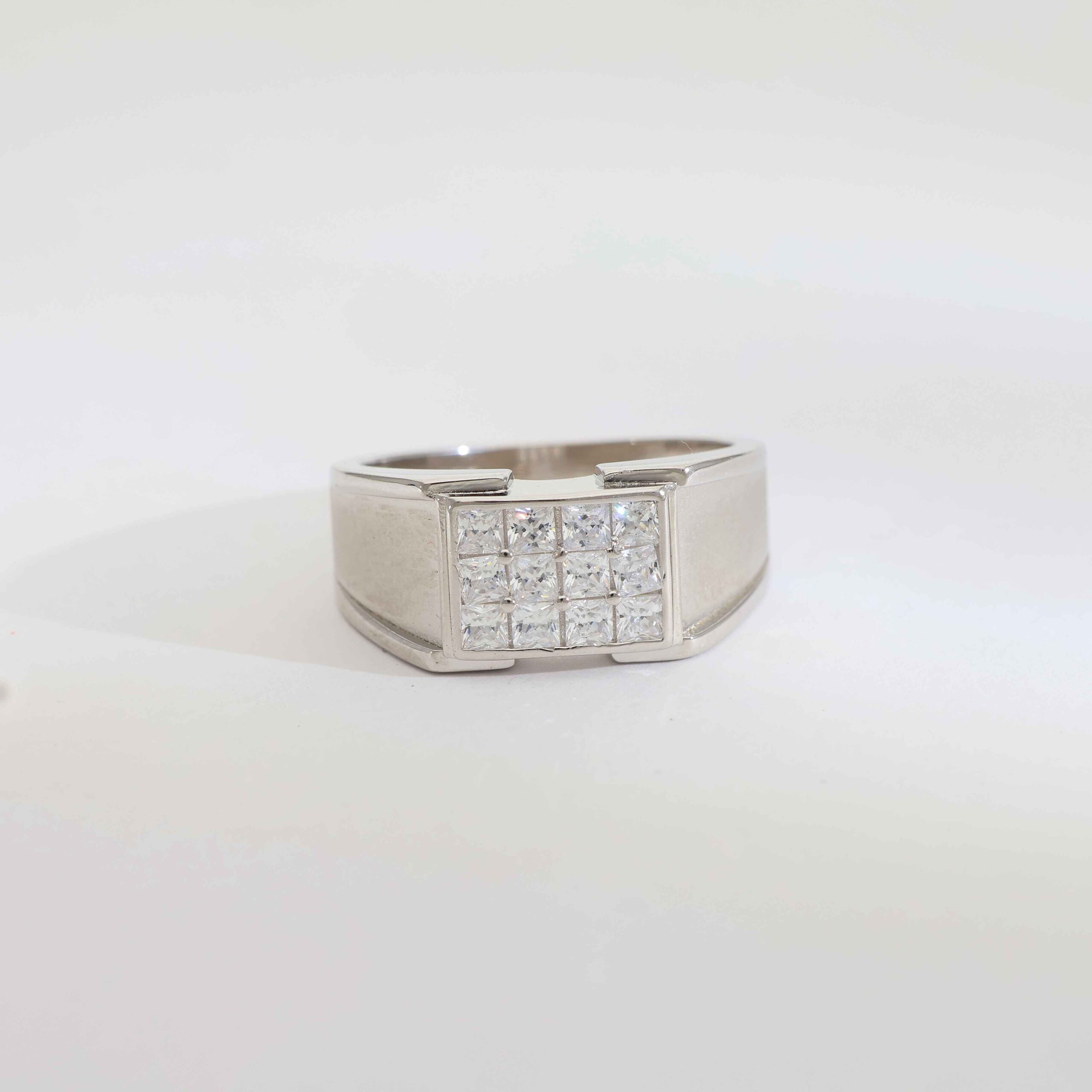 Gentlemen’s Square Royale Gents Ring - Image 2