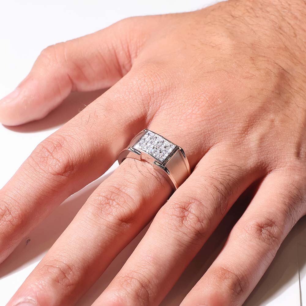 Gentlemen’s Square Royale Gents Ring