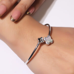 Pearl Clover Charm Ladies Kadha