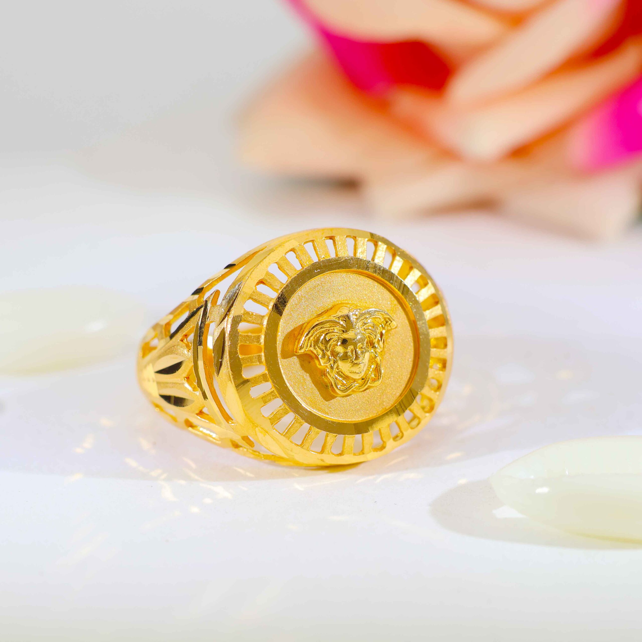 Regal Face Gents Gold Ring - Image 5