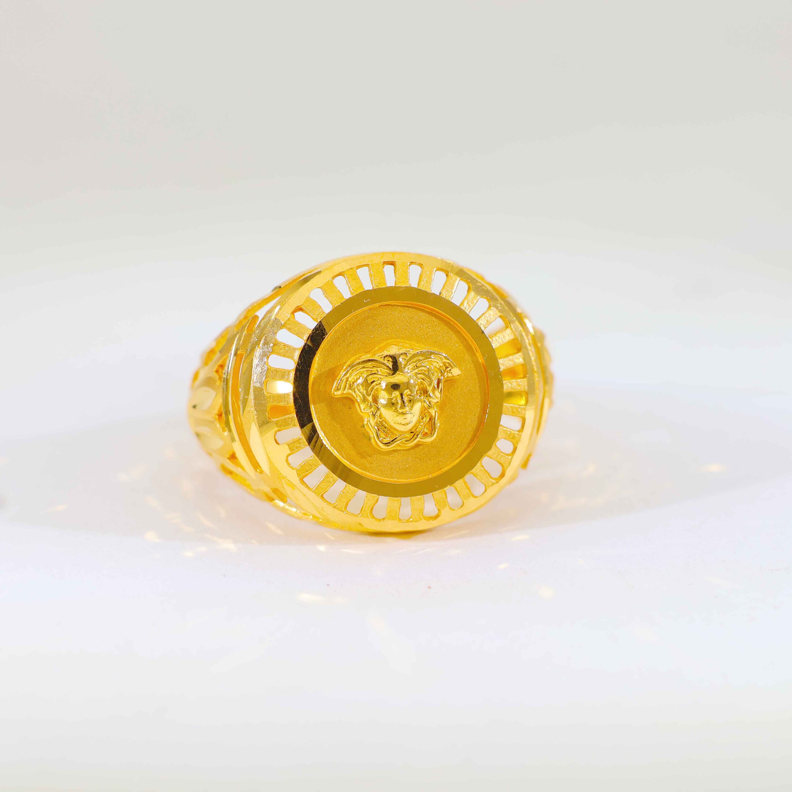 Regal Face Gents Gold Ring