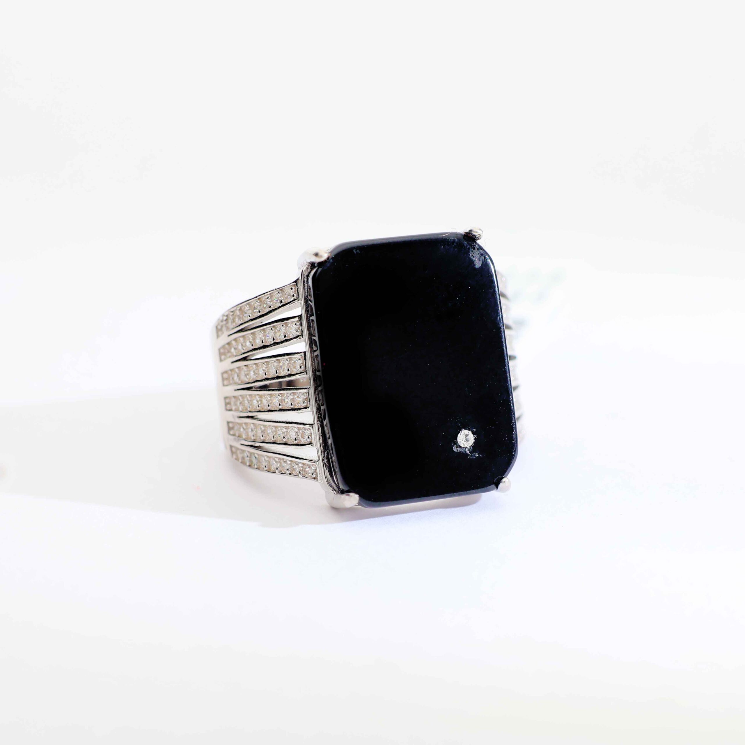 Bold Black Oval Gents Ring - Image 3