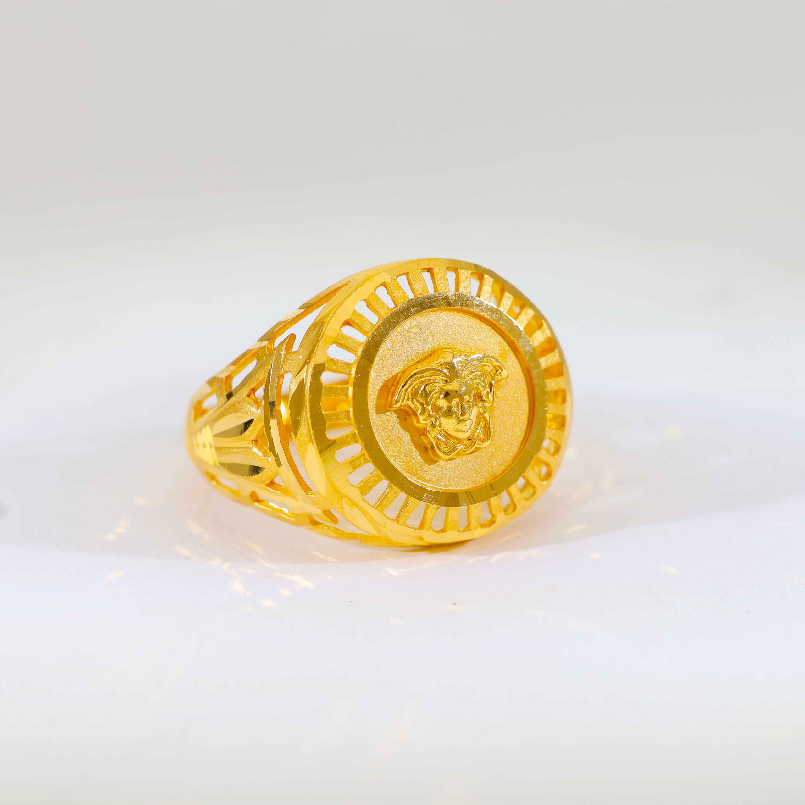 Regal Face Gents Gold Ring - Image 4