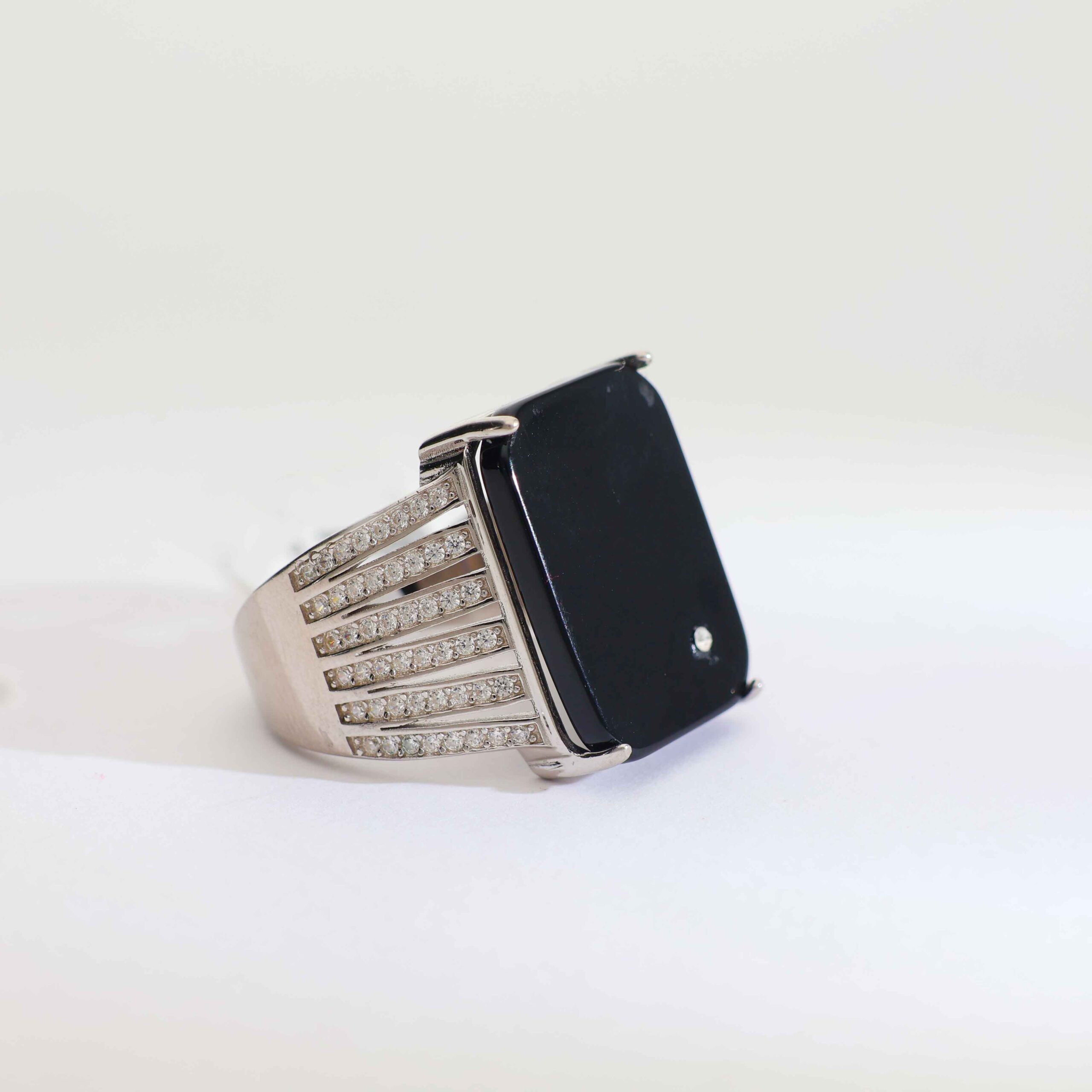 Bold Black Oval Gents Ring - Image 4