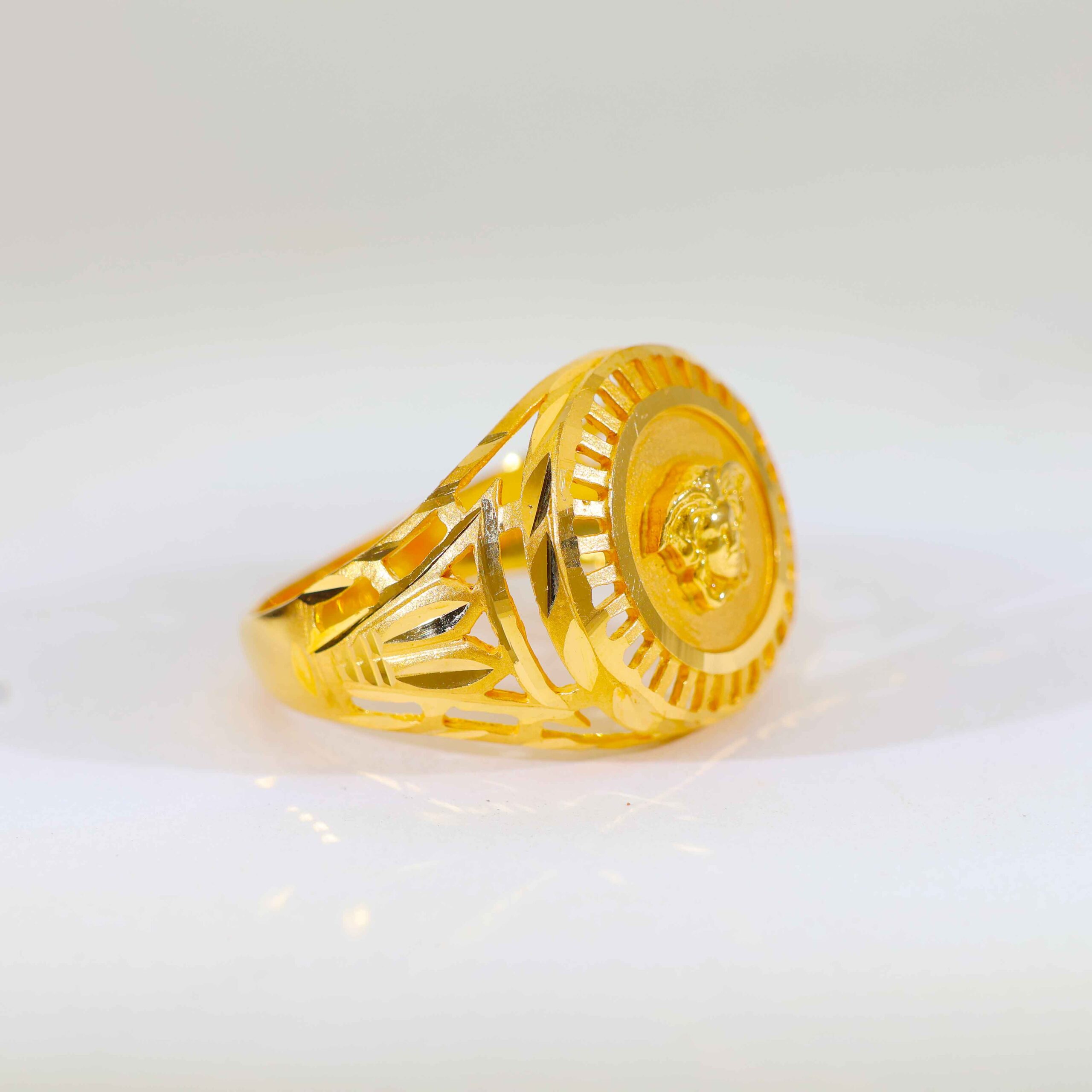 Regal Face Gents Gold Ring - Image 3