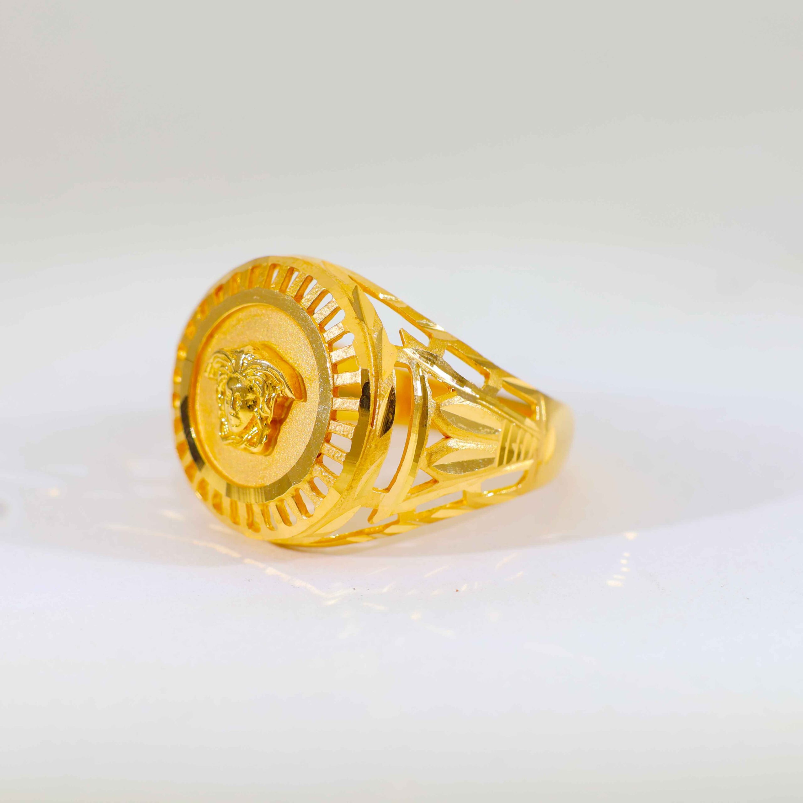 Regal Face Gents Gold Ring - Image 2